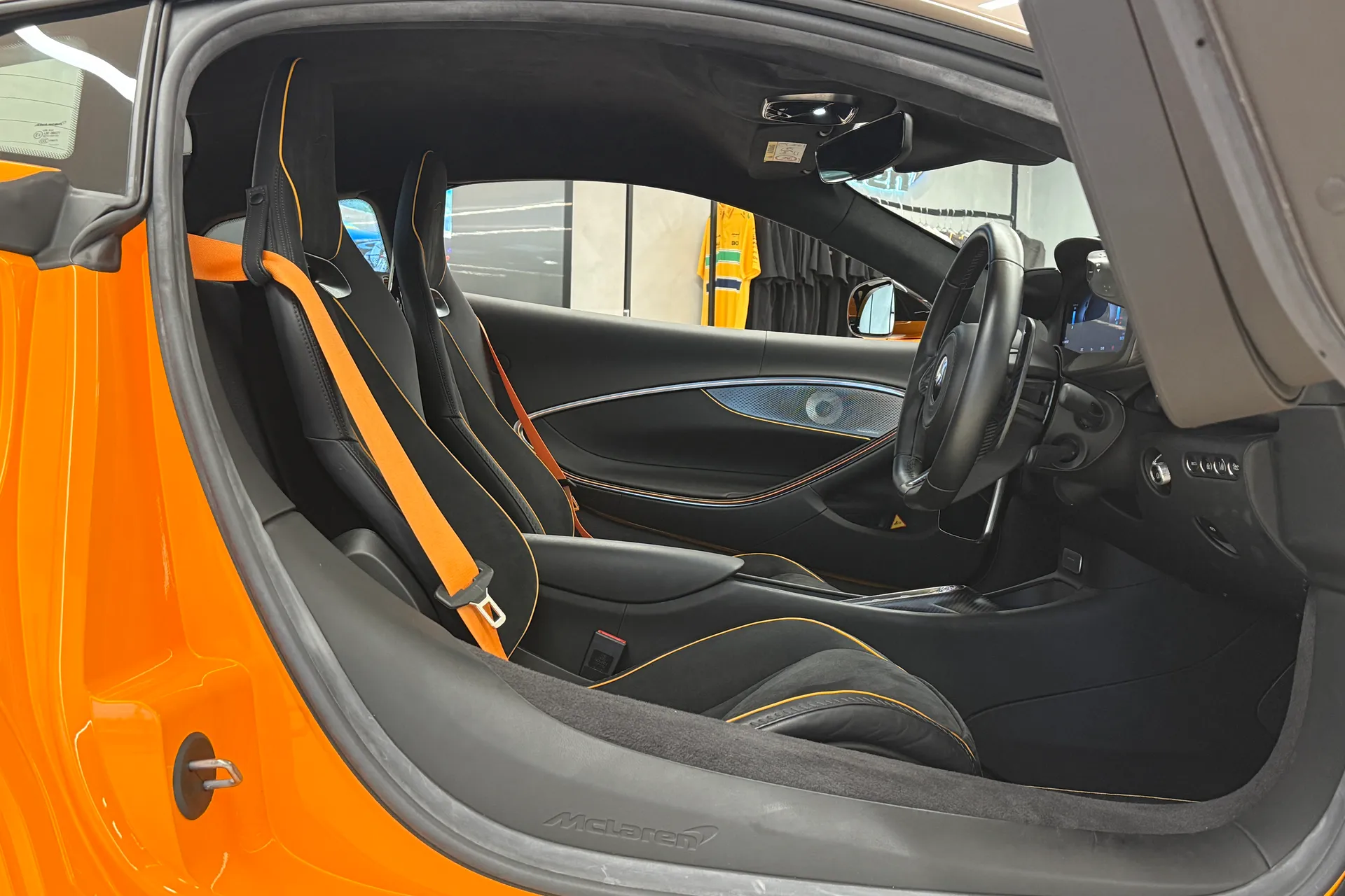 McLaren ARTURA thumbnail image number 10