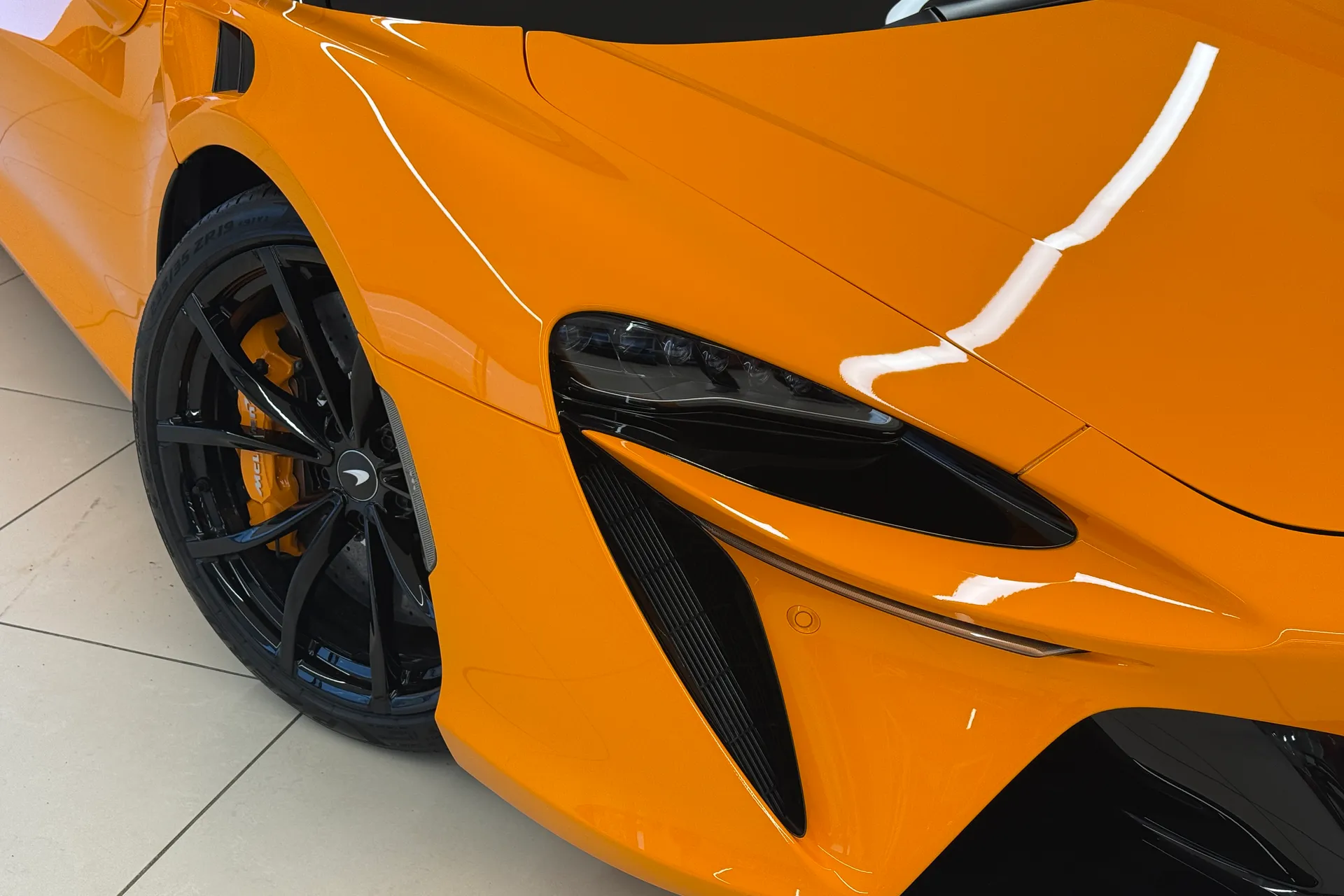 McLaren ARTURA thumbnail image number 6