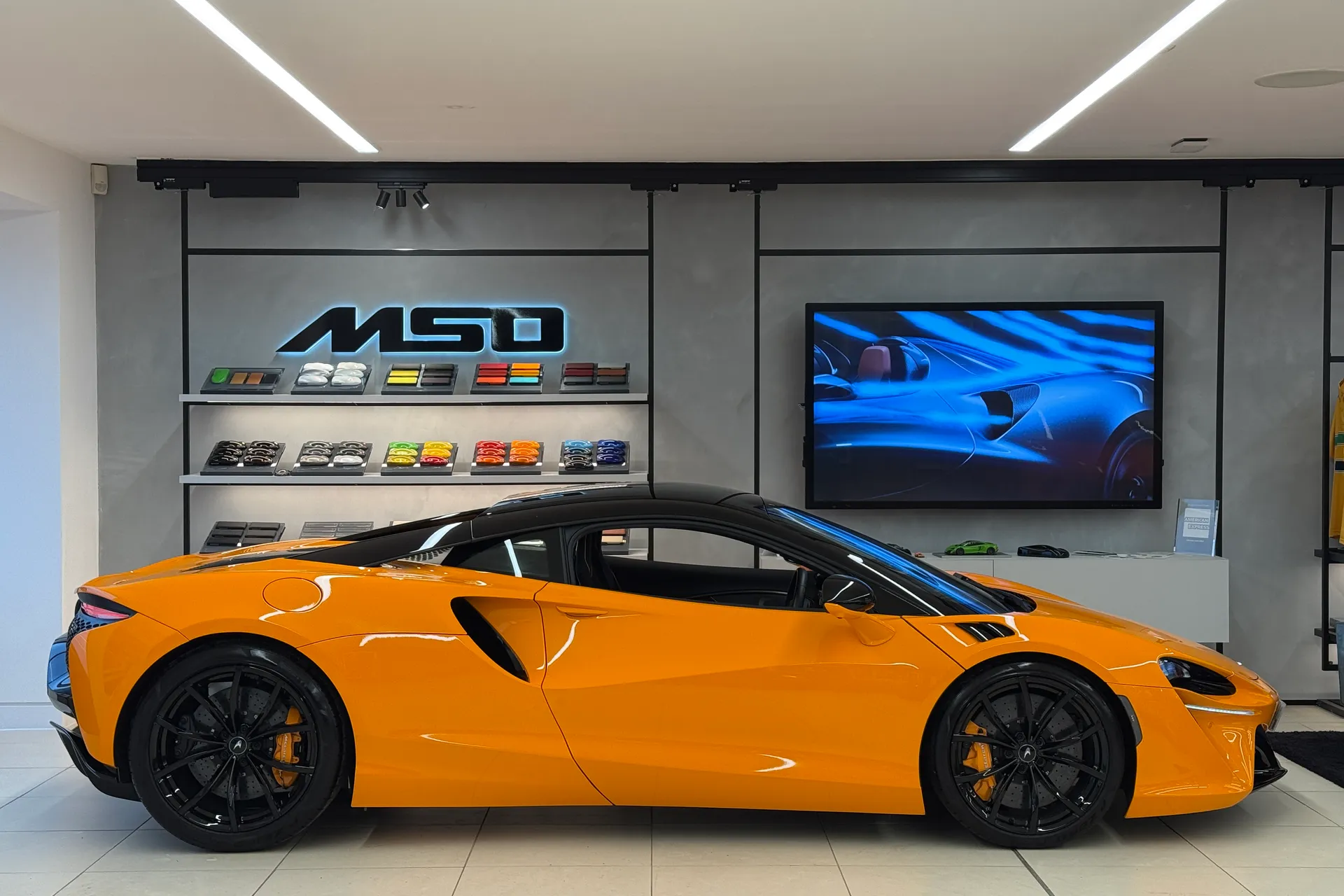 McLaren ARTURA thumbnail image number 2