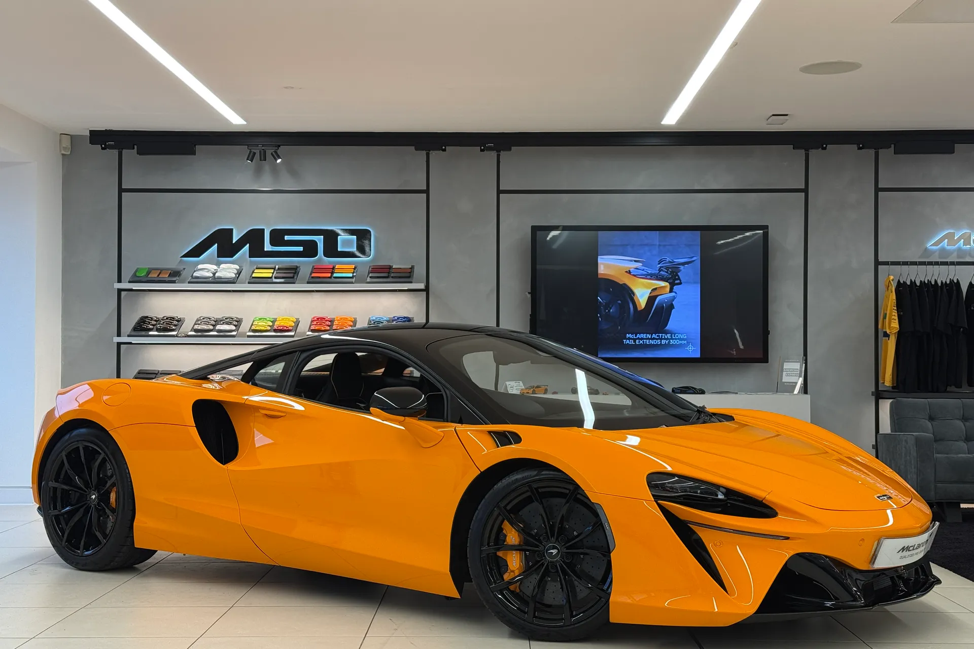 McLaren ARTURA focused image