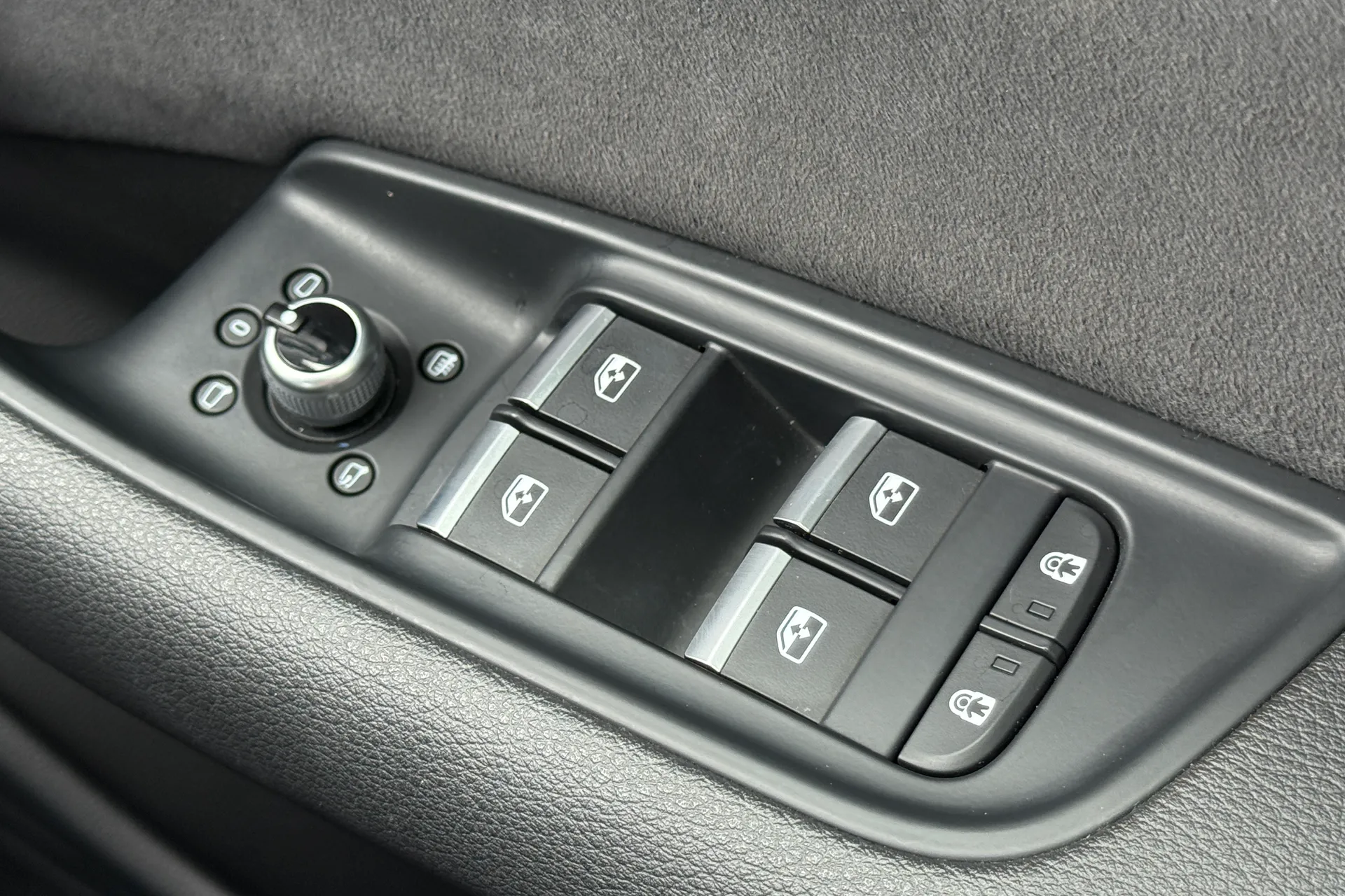 Audi Q7 thumbnail image number 26