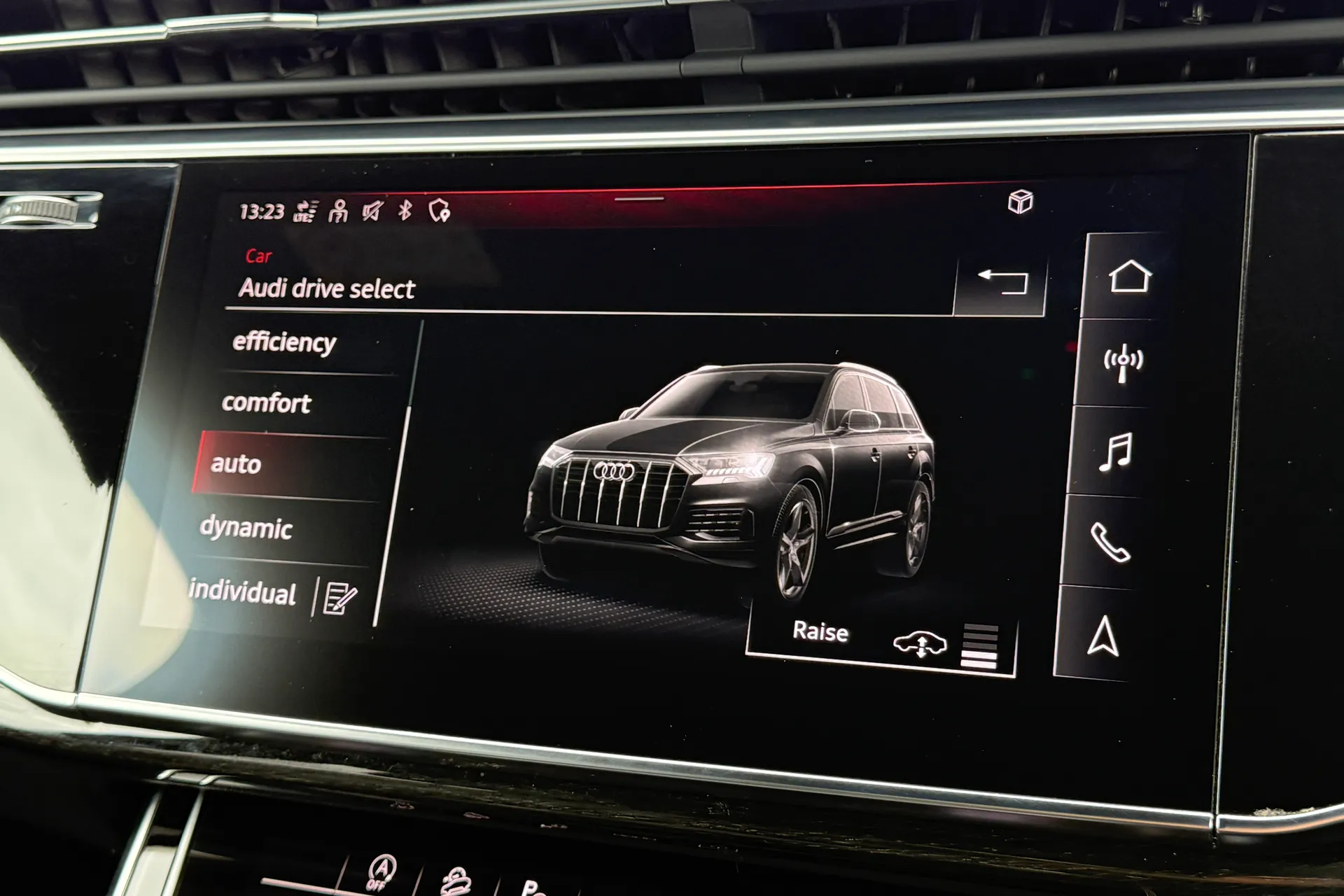 Audi Q7 thumbnail image number 13