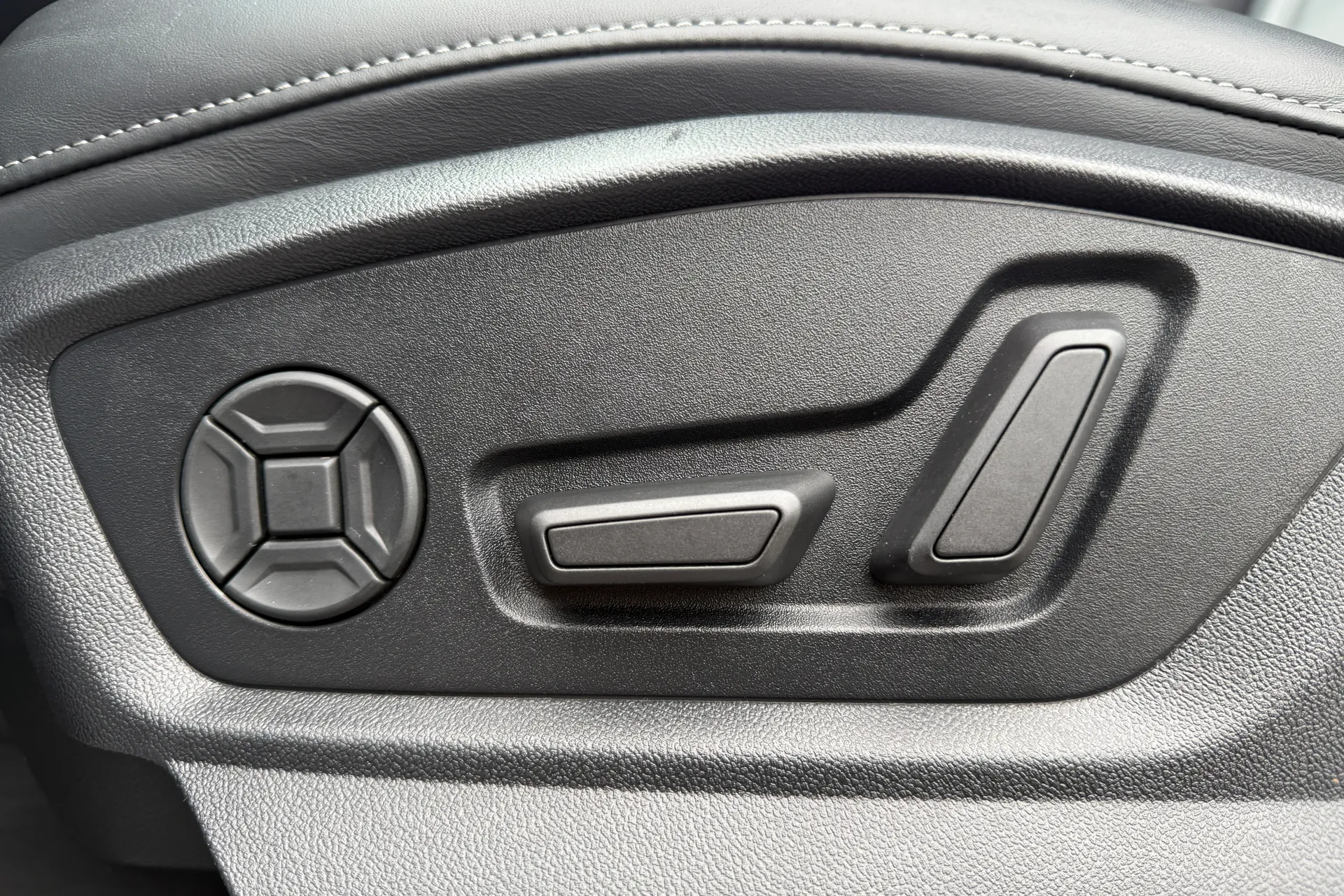 Audi Q7 thumbnail image number 23