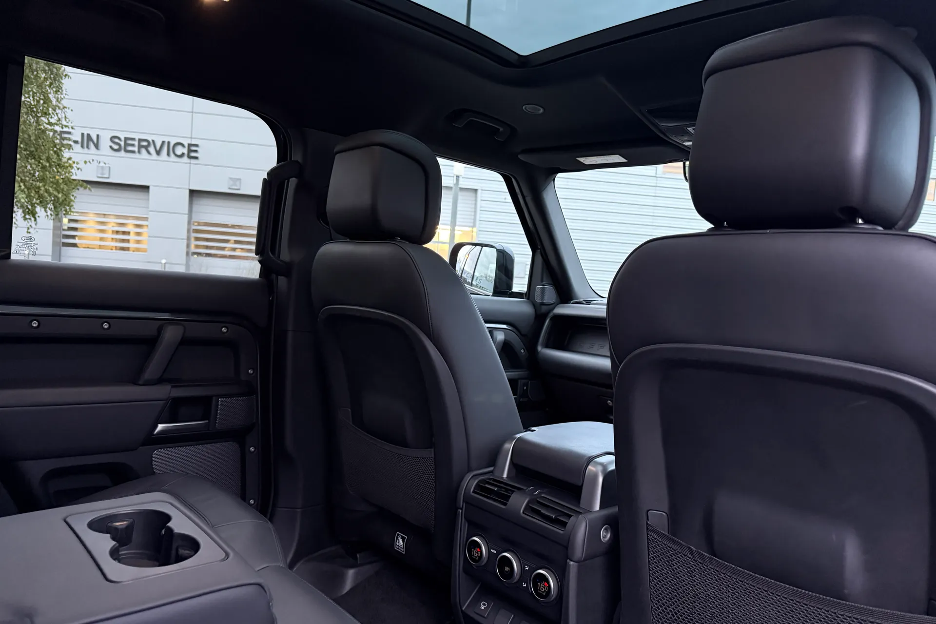 LAND ROVER Defender 110 thumbnail image number 41