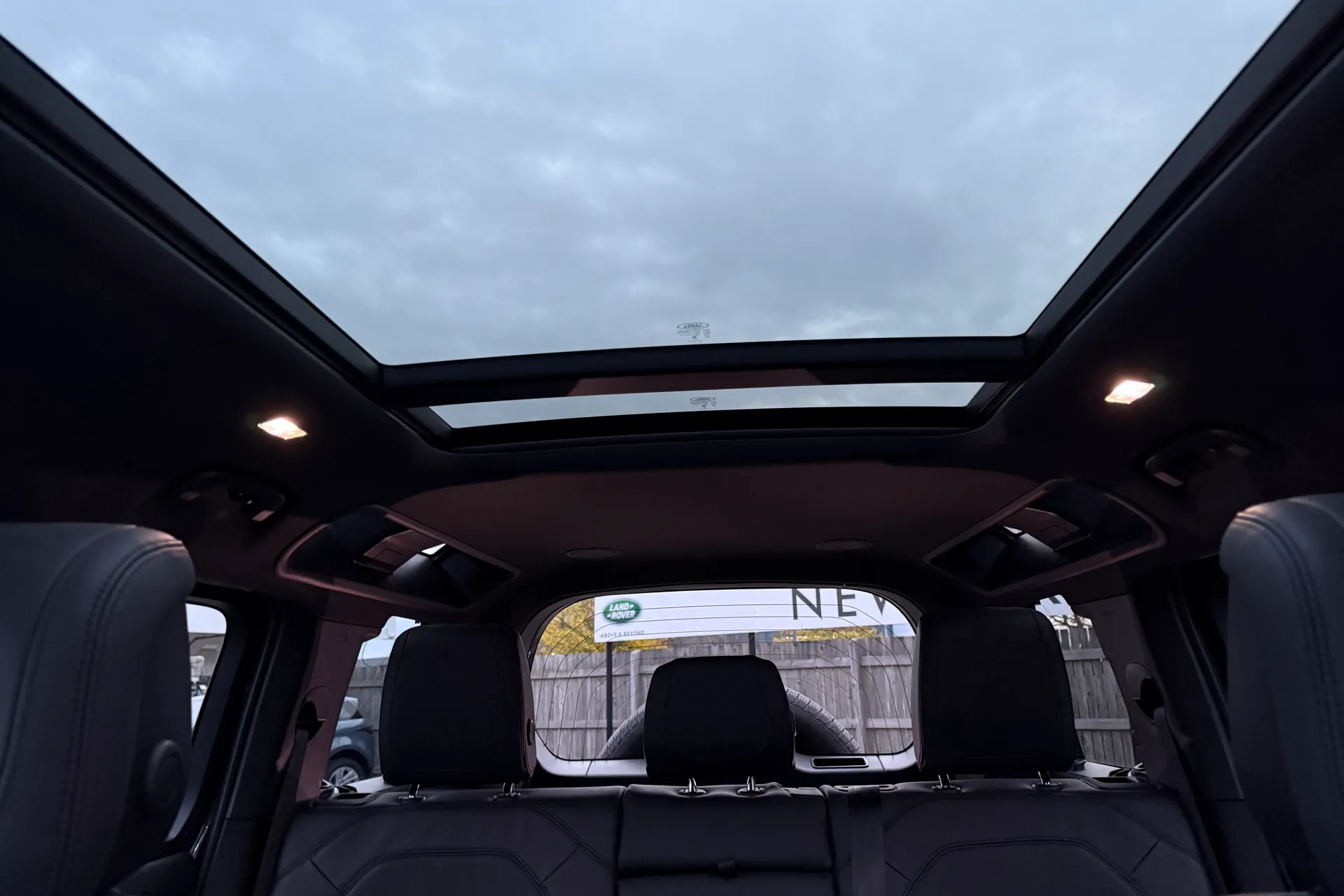 LAND ROVER Defender 110 thumbnail image number 26