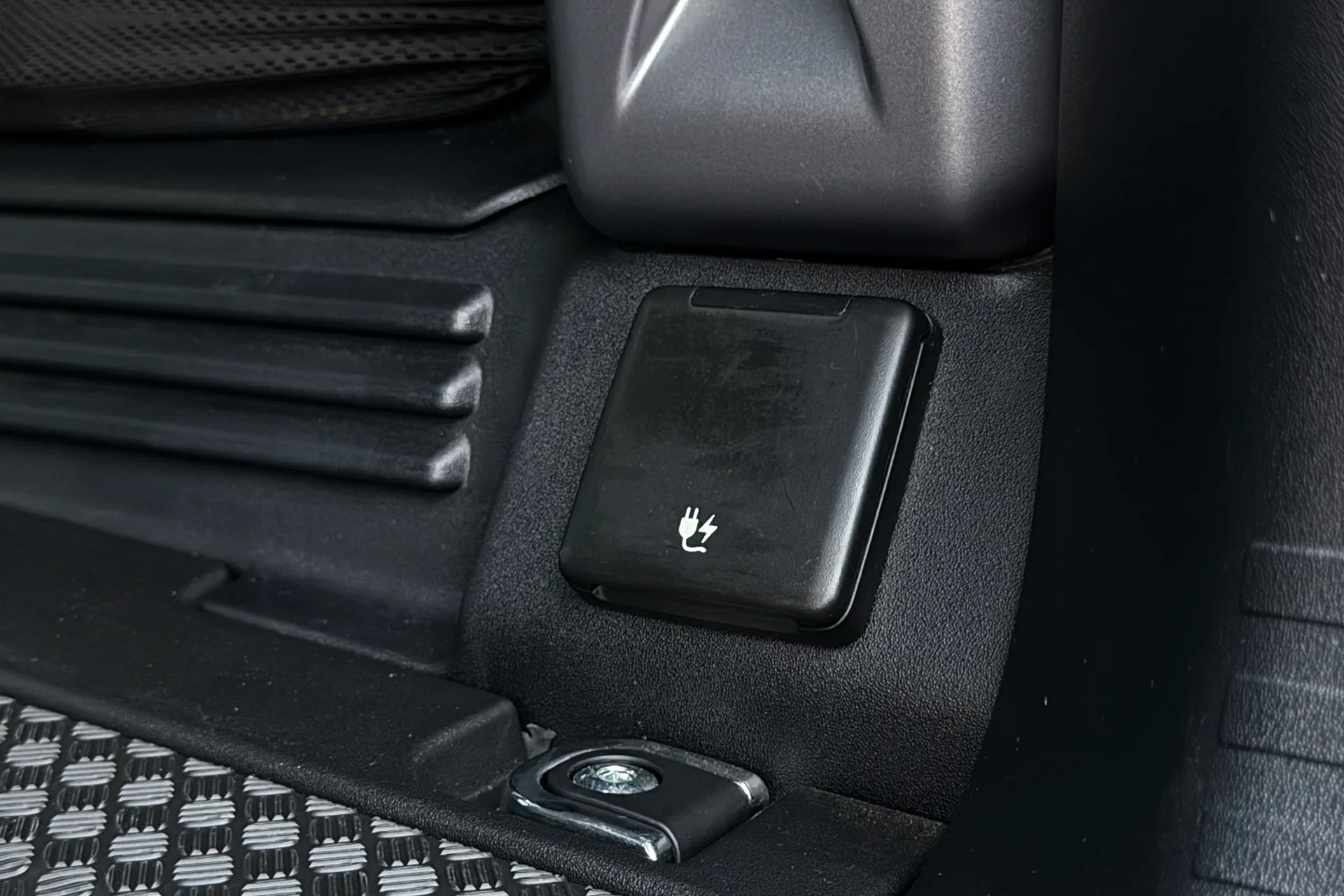 LAND ROVER Defender 110 thumbnail image number 37