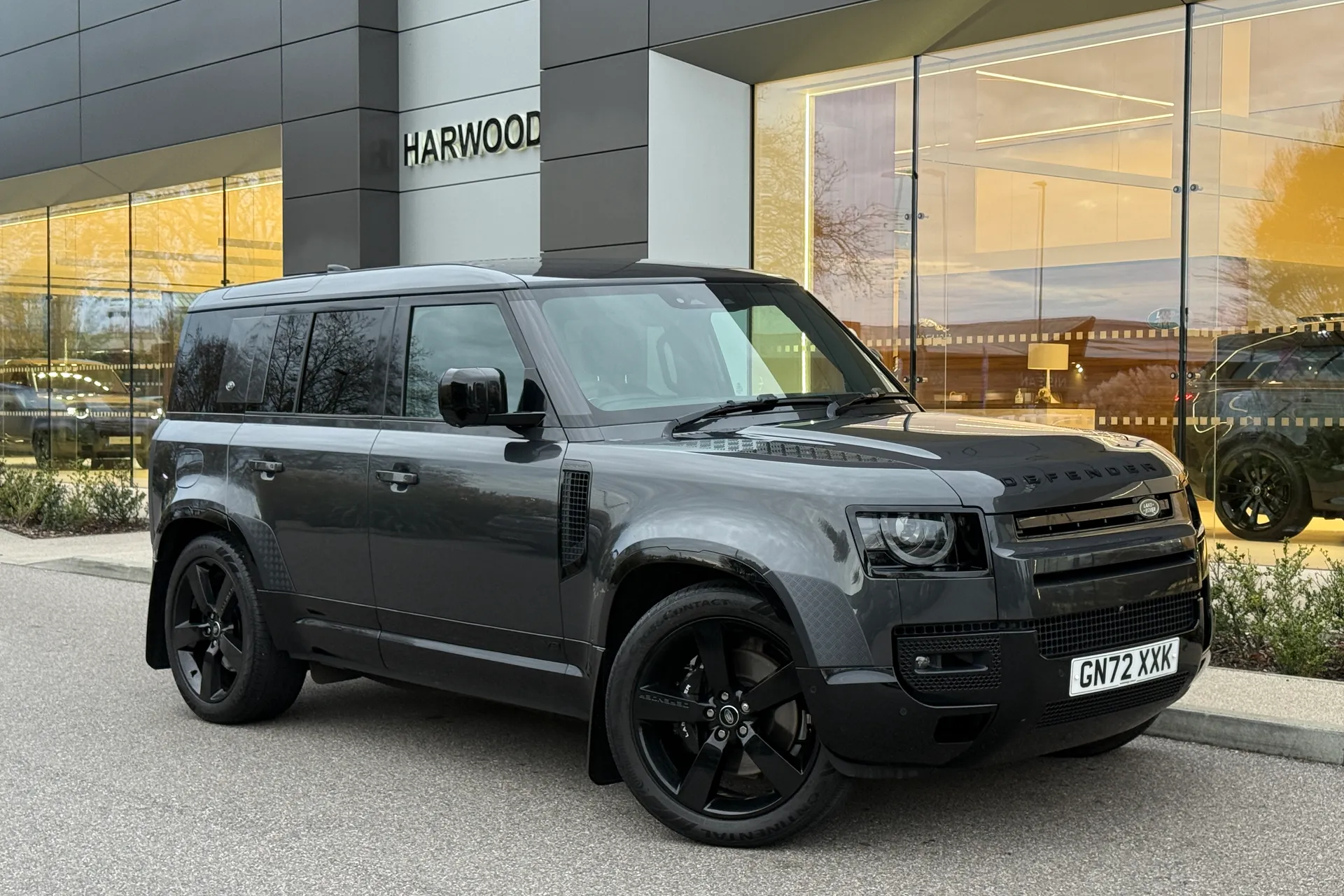 LAND ROVER Defender 110 focused image
