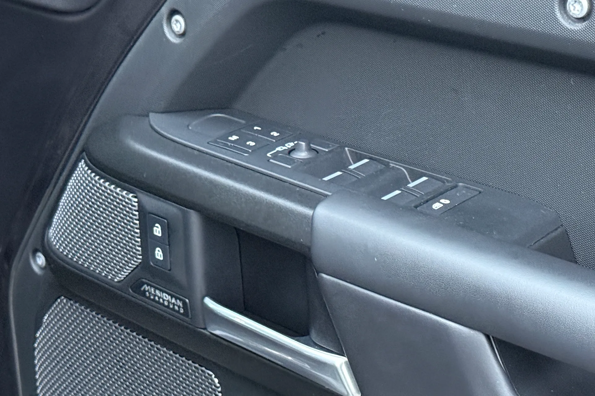 LAND ROVER Defender 110 thumbnail image number 25