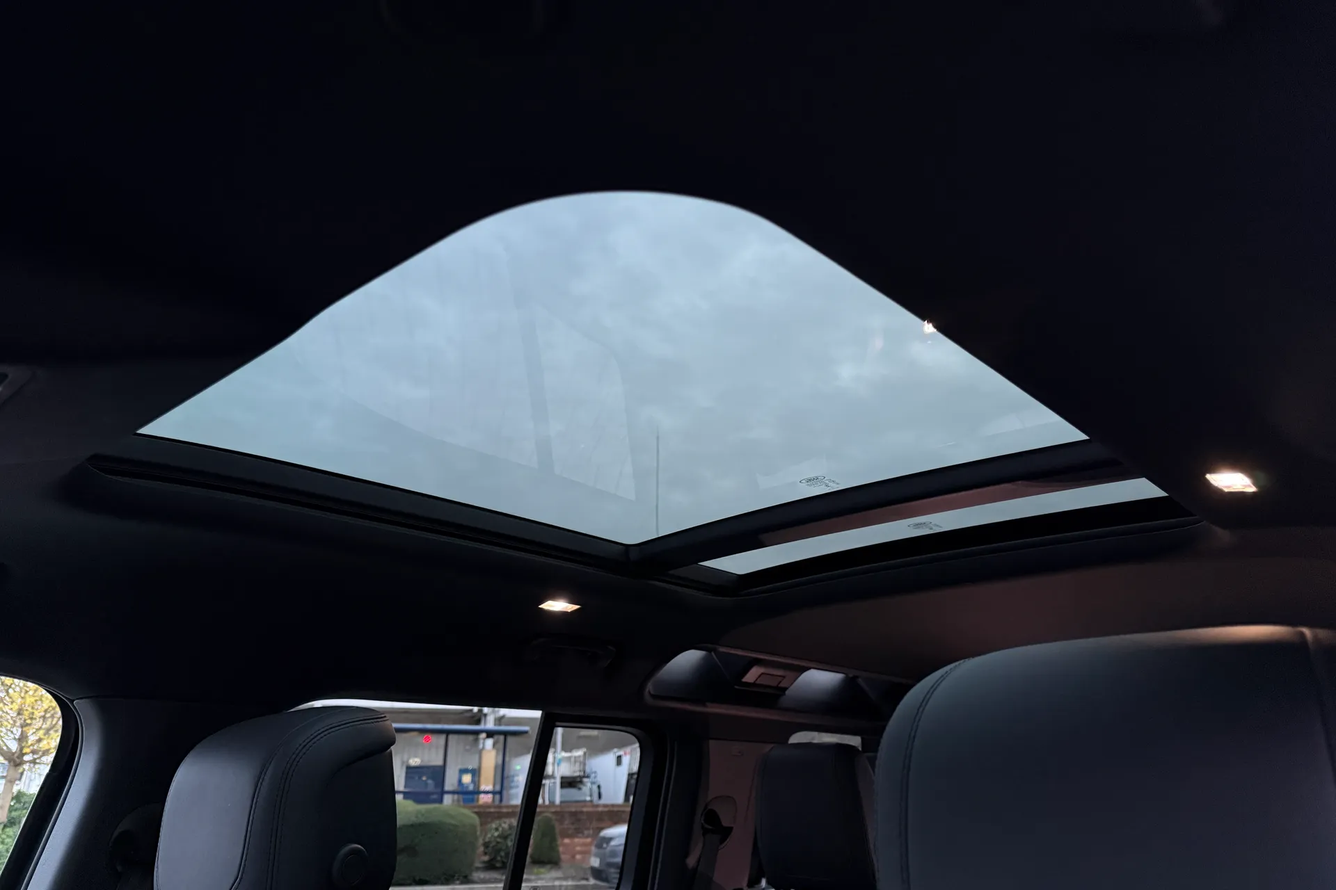 LAND ROVER Defender 110 thumbnail image number 5