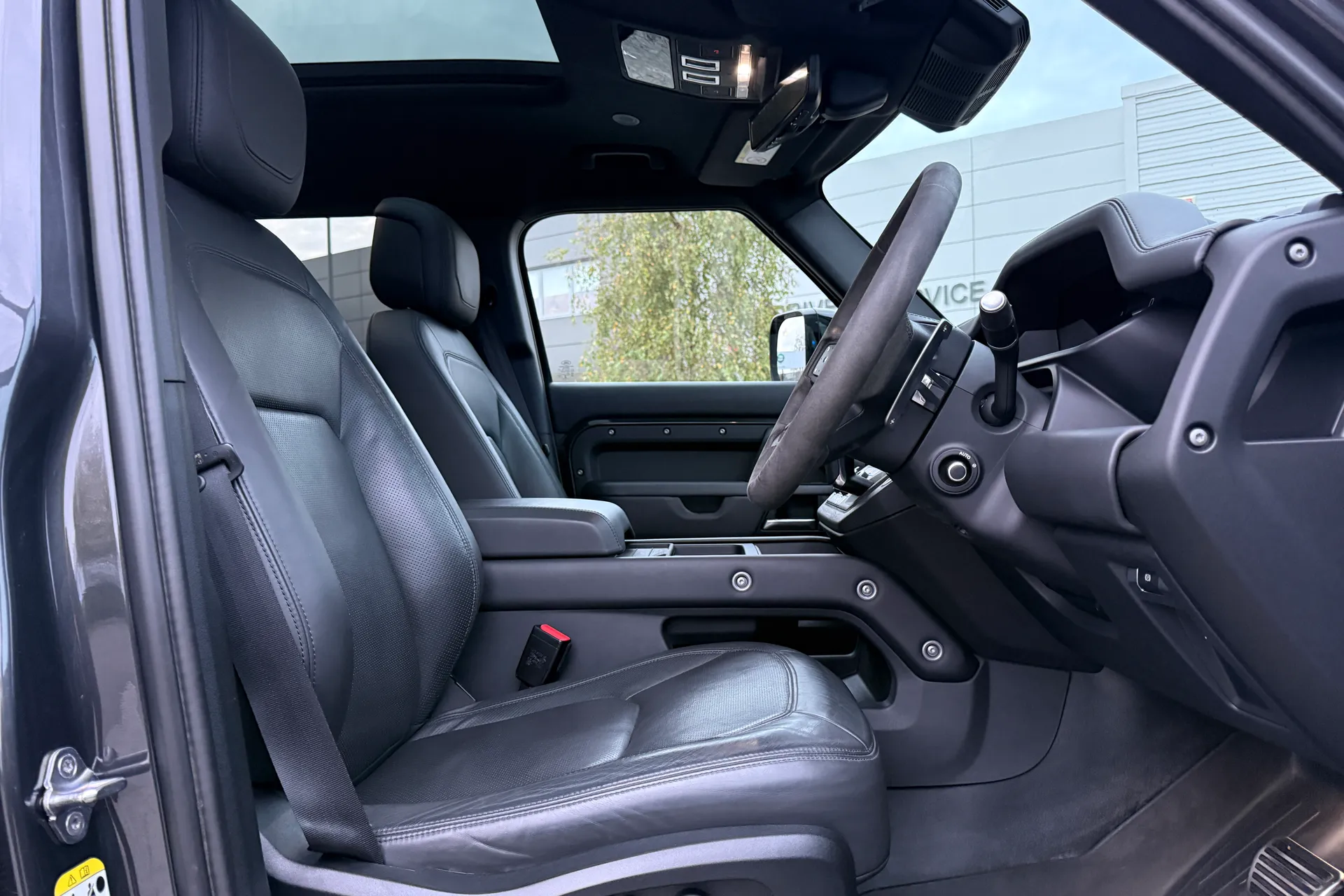 LAND ROVER Defender 110 thumbnail image number 44