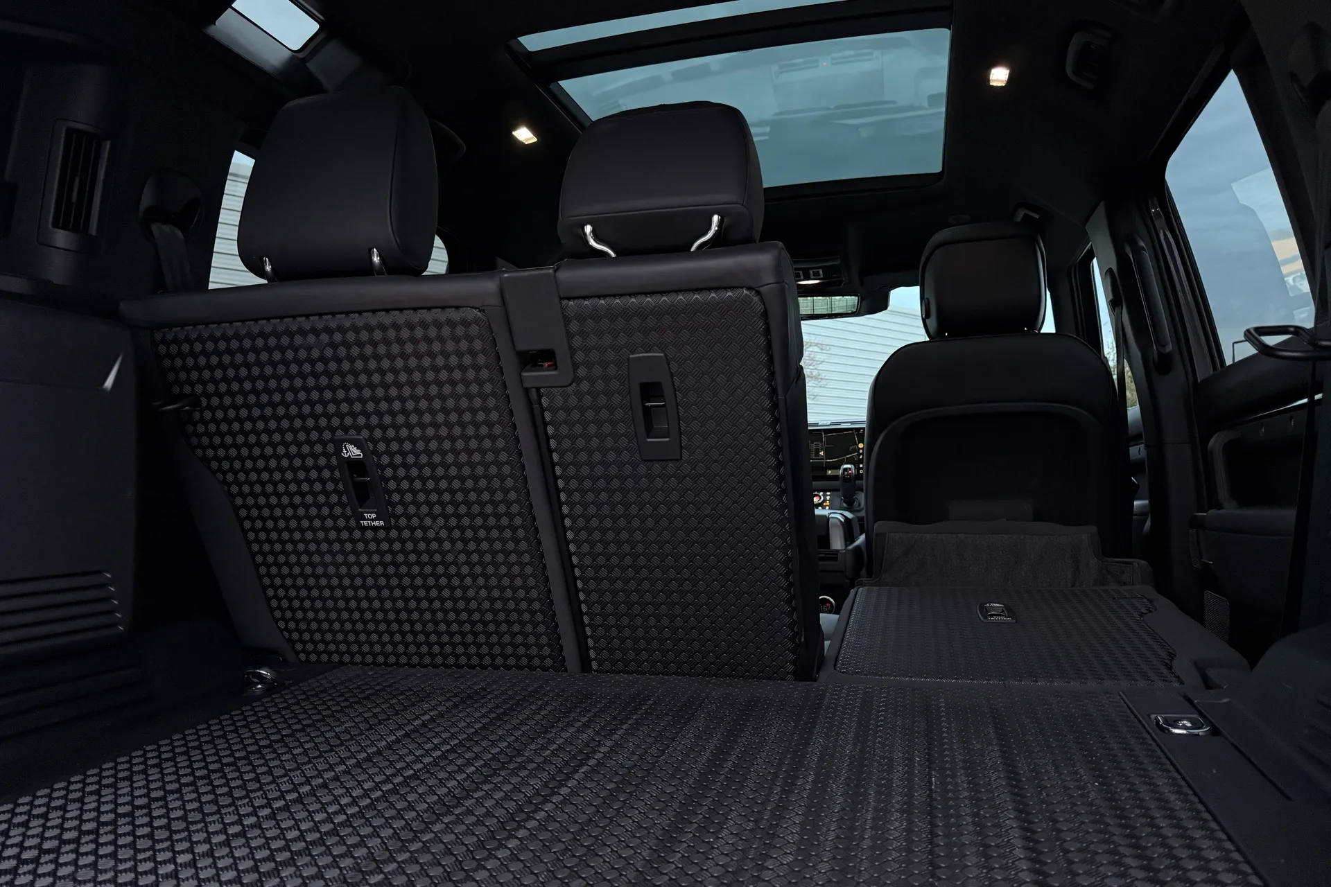 LAND ROVER Defender 110 thumbnail image number 38