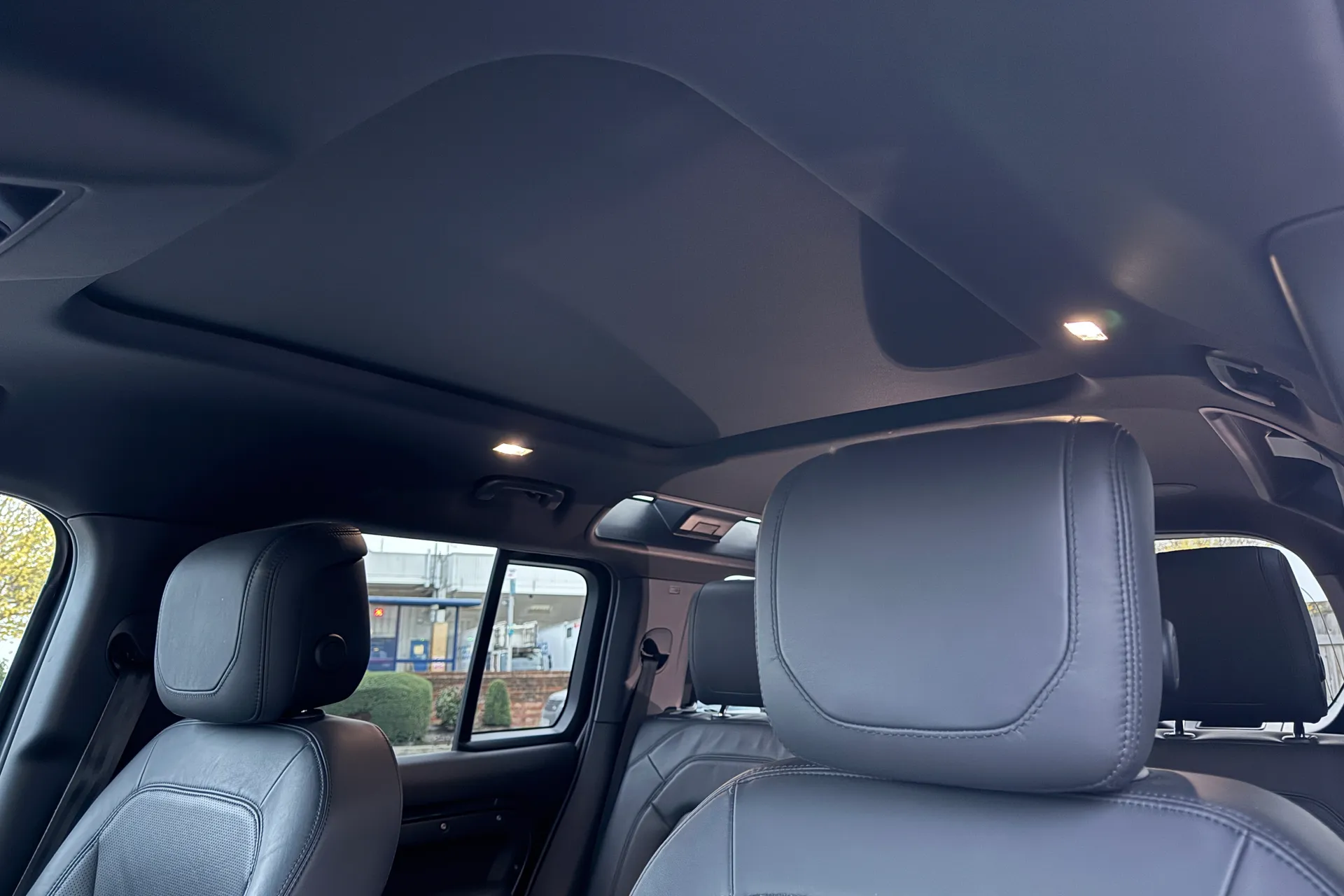 LAND ROVER Defender 110 thumbnail image number 6