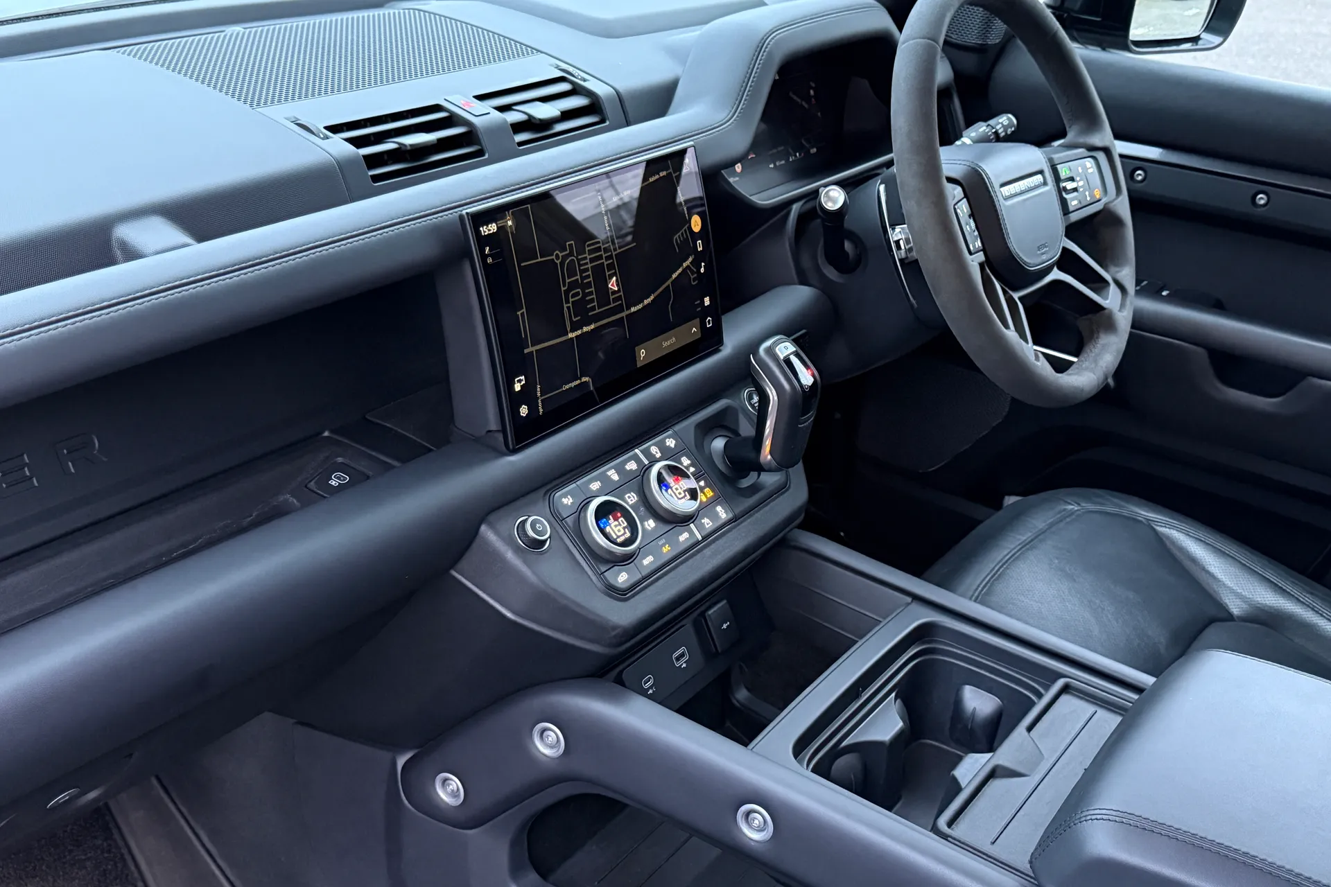 LAND ROVER Defender 110 thumbnail image number 46