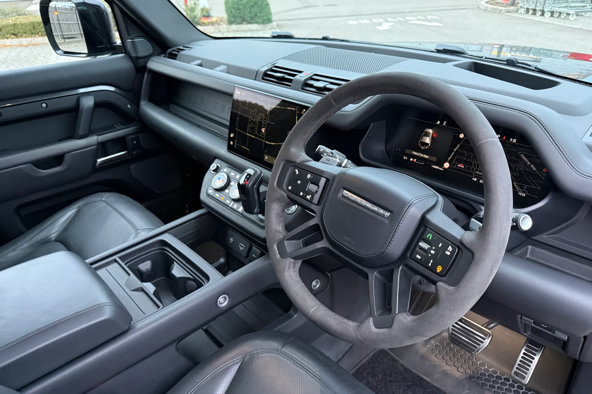 LAND ROVER Defender 110 thumbnail image number 45