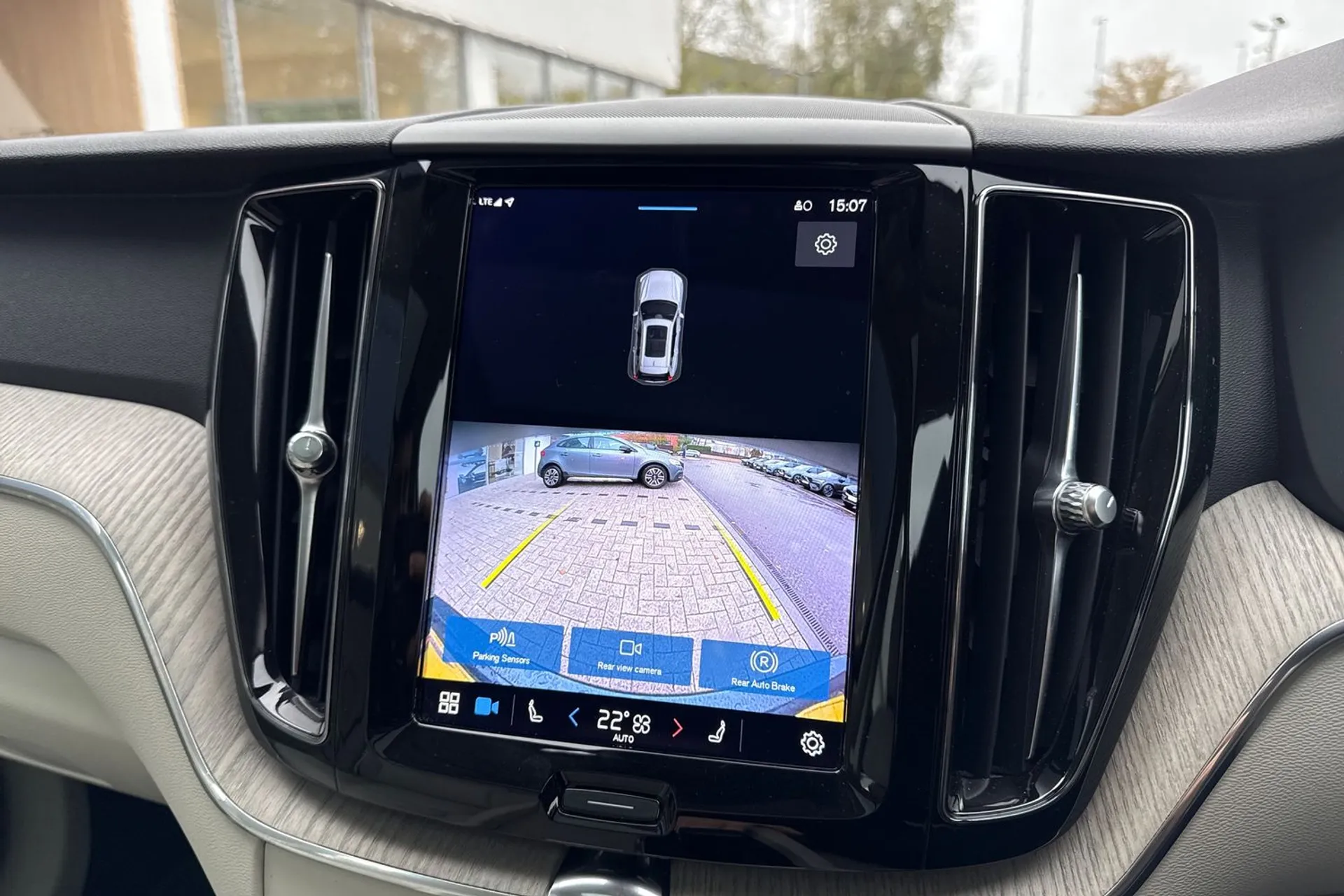 Volvo XC60 thumbnail image number 4