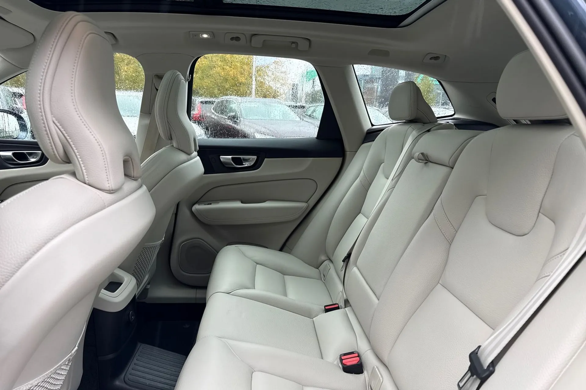 Volvo XC60 thumbnail image number 30