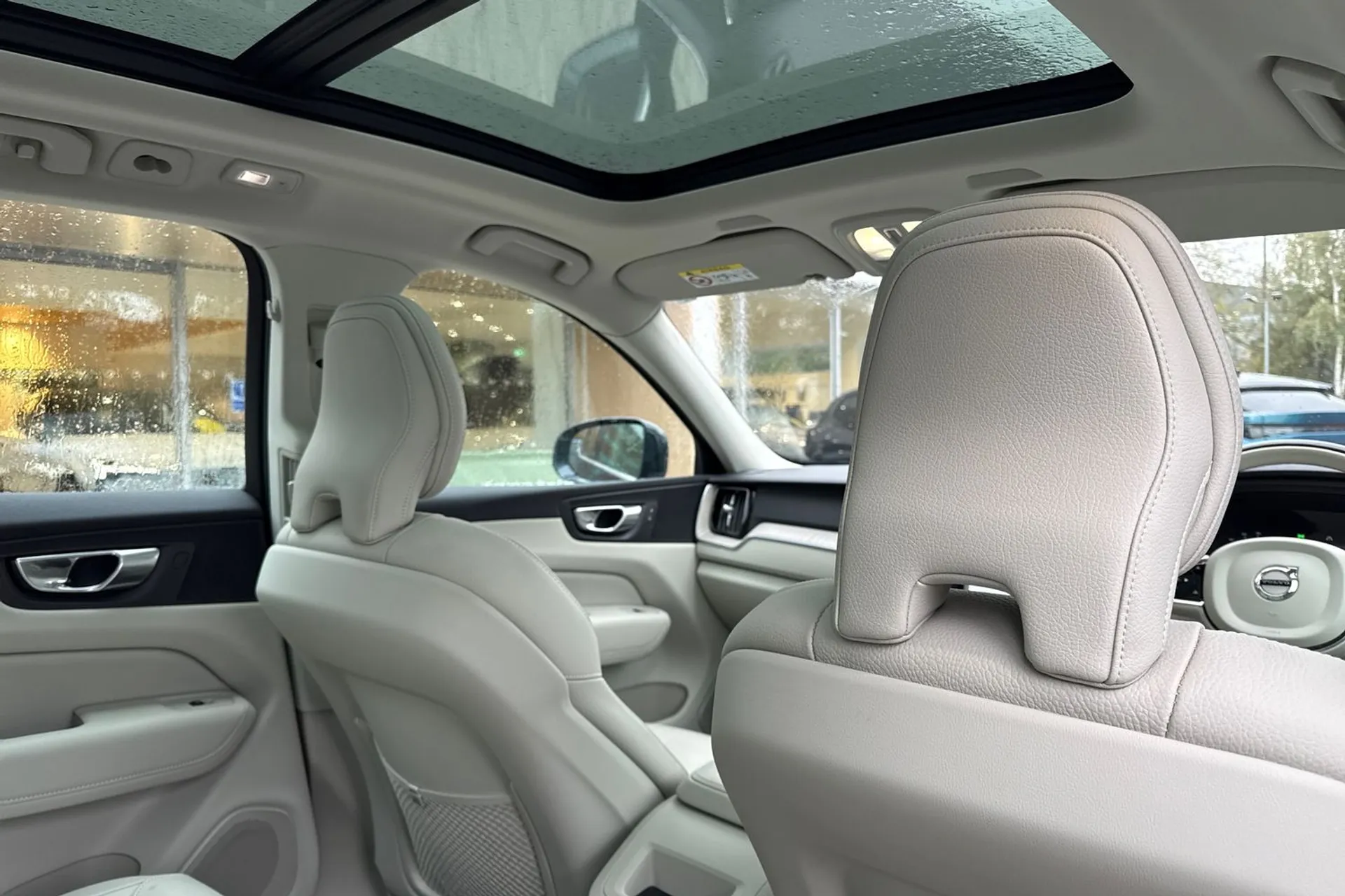 Volvo XC60 thumbnail image number 24