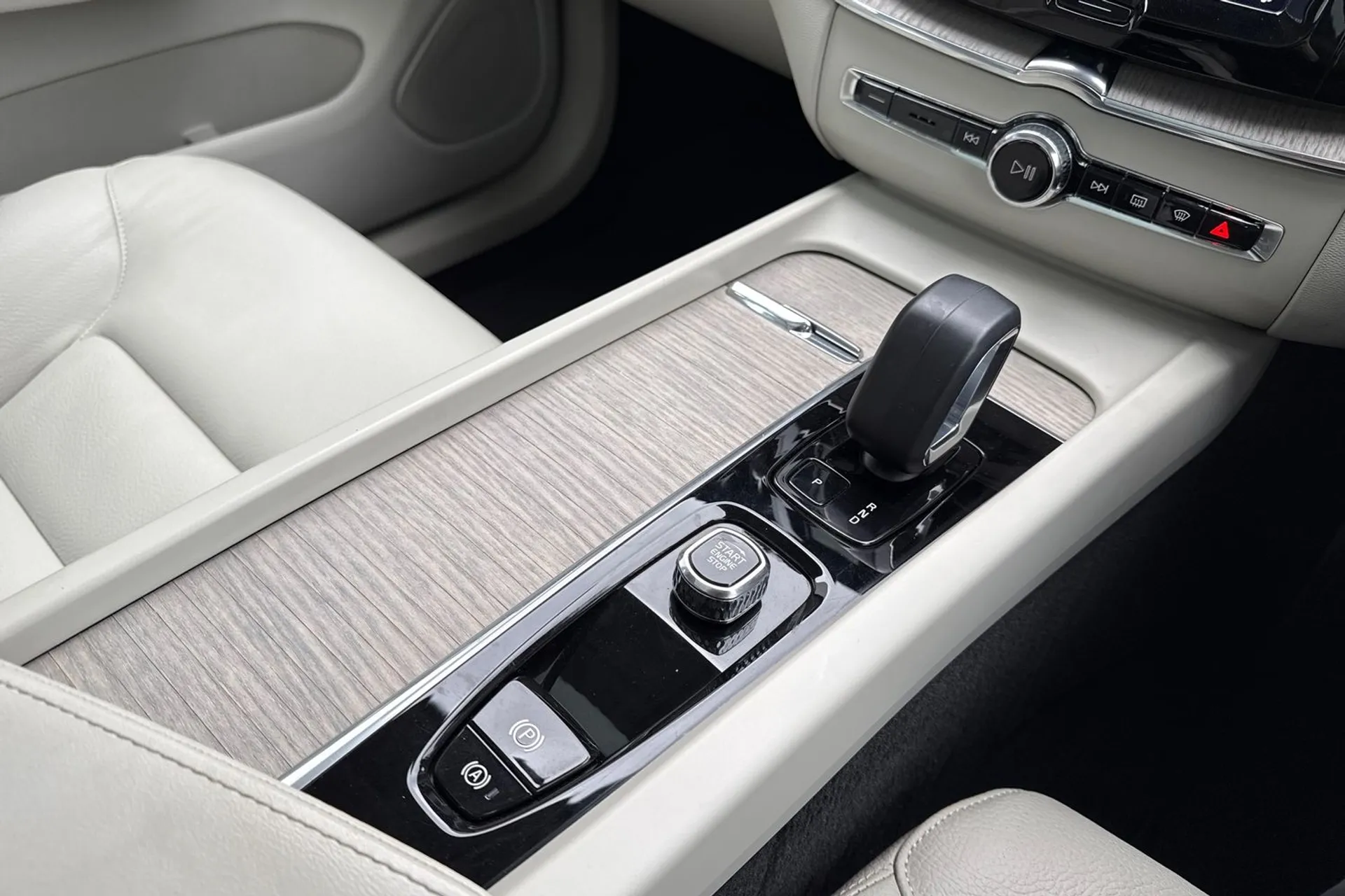 Volvo XC60 thumbnail image number 42