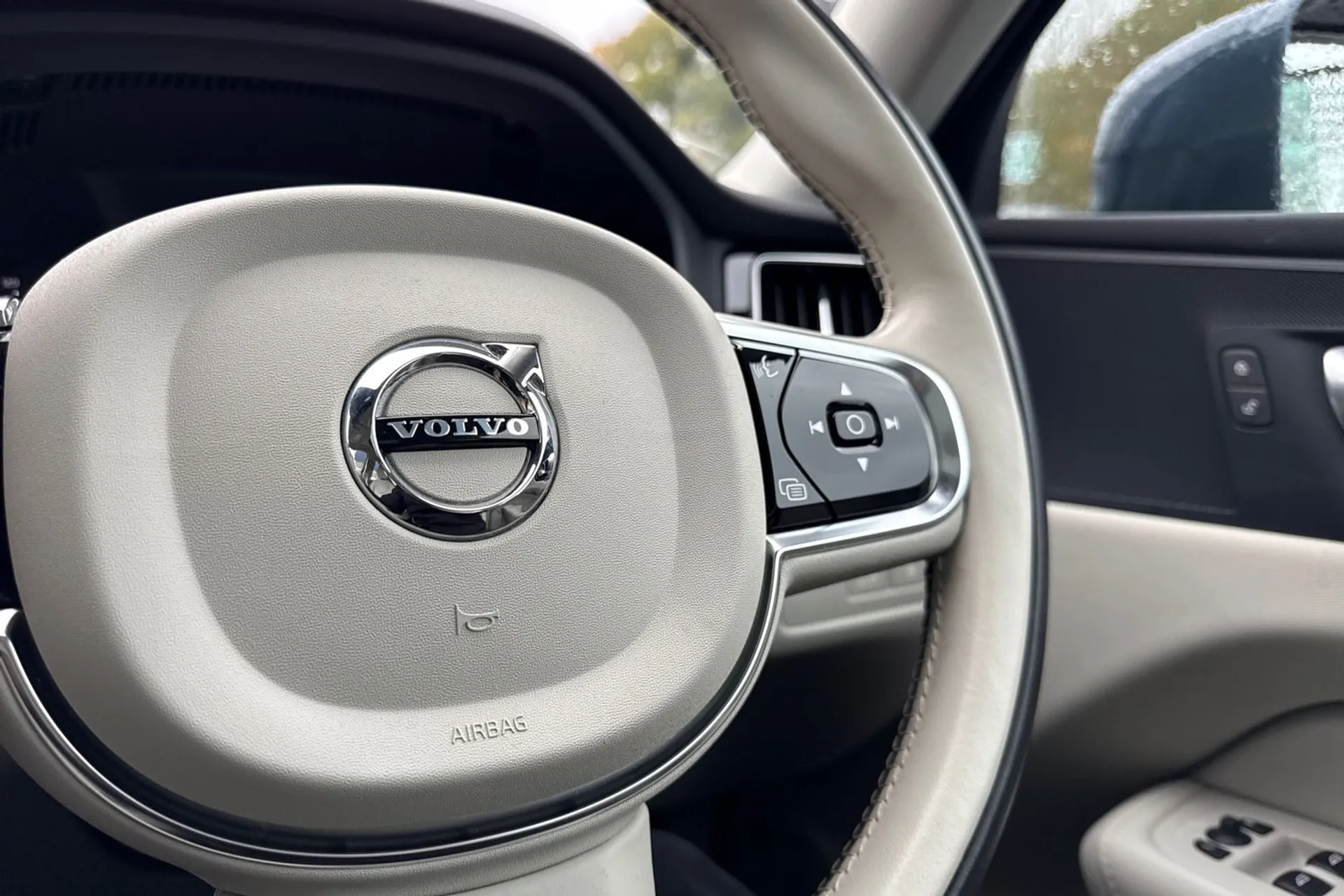 Volvo XC60 thumbnail image number 37