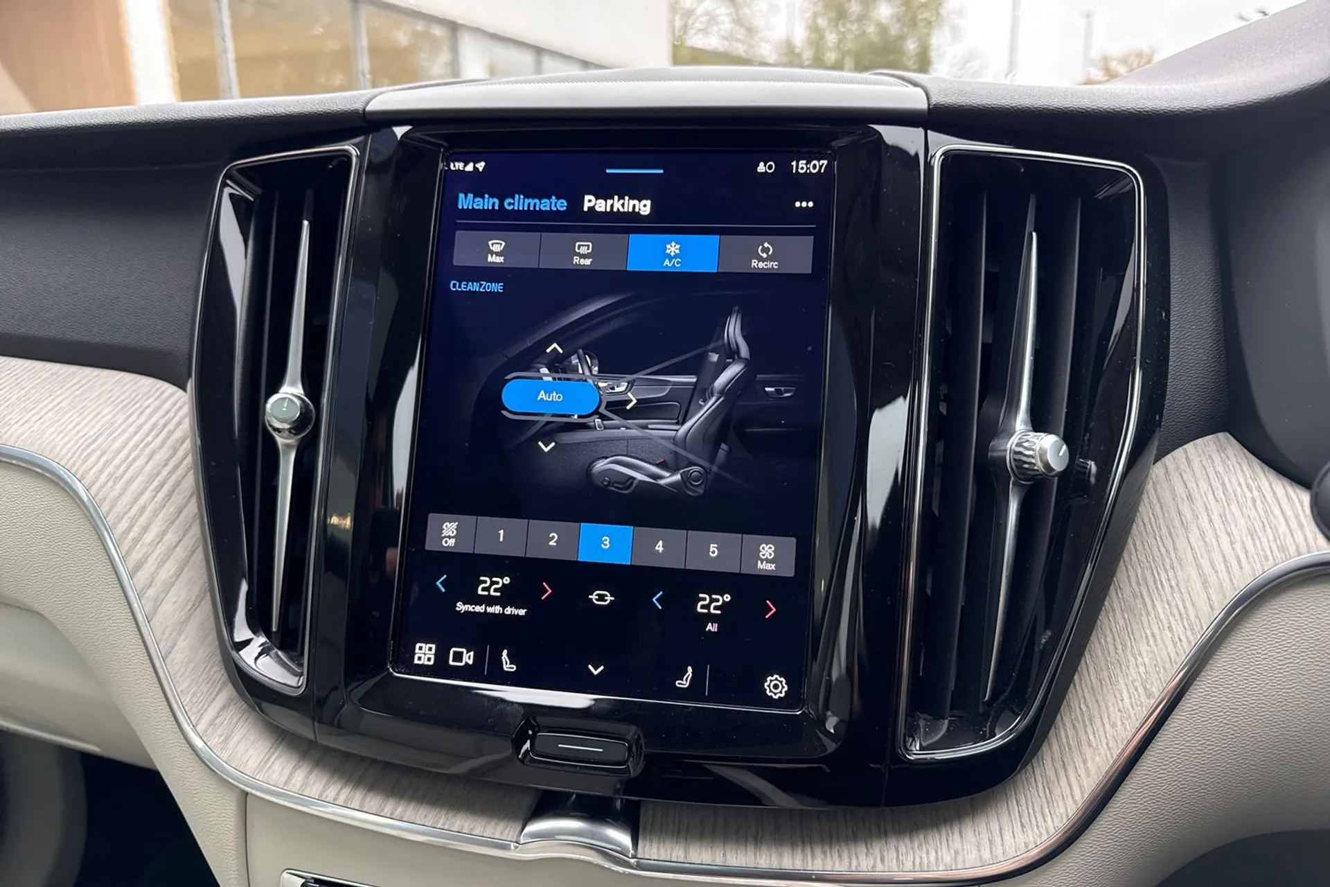 Volvo XC60 thumbnail image number 38