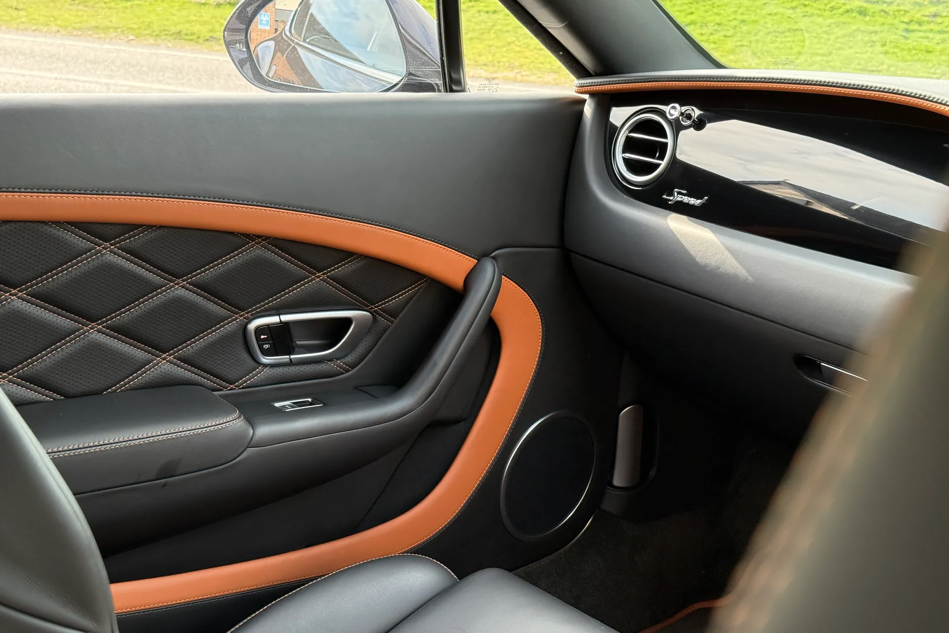 Bentley CONTINENTAL thumbnail image number 32