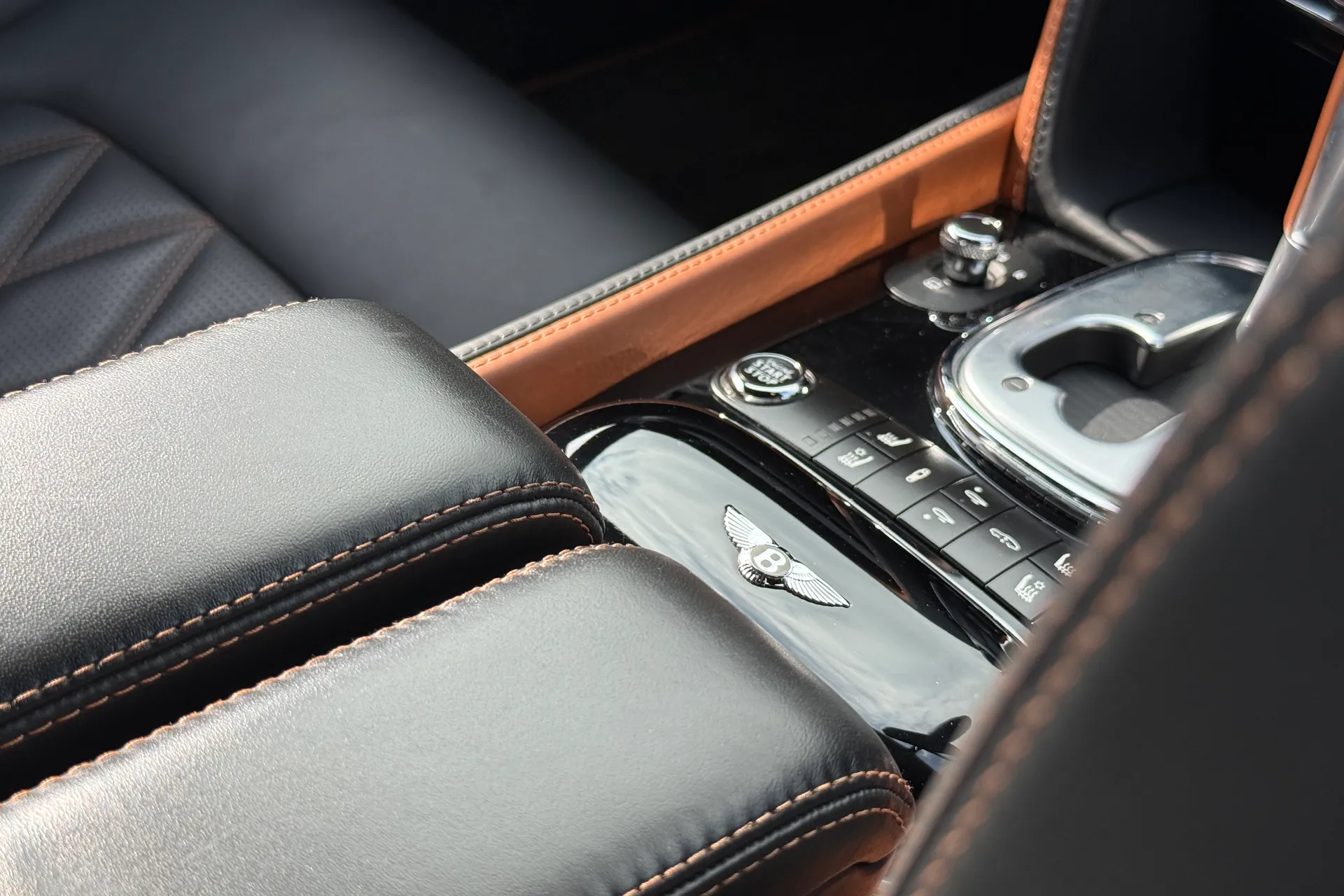 Bentley CONTINENTAL thumbnail image number 38