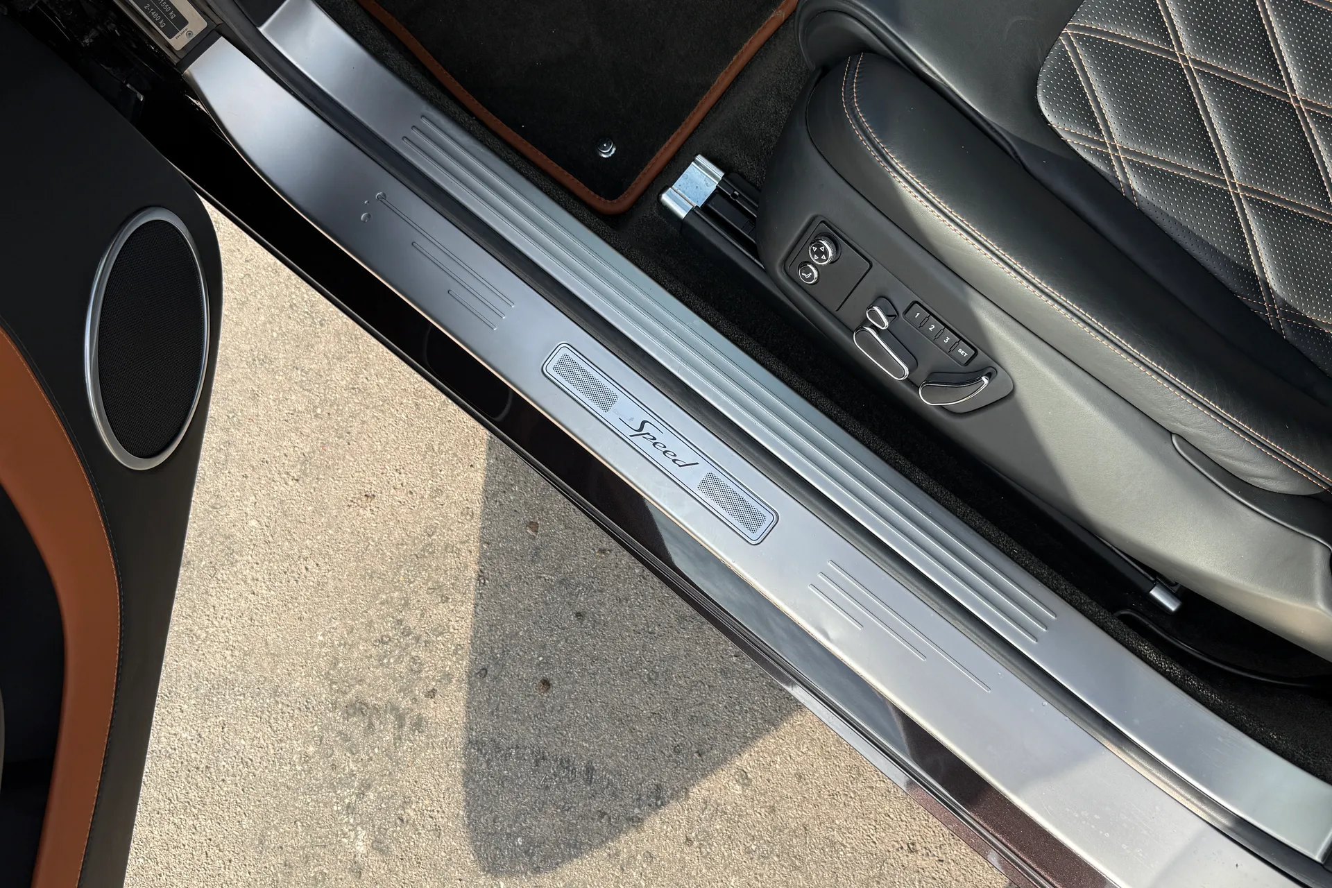 Bentley CONTINENTAL thumbnail image number 39