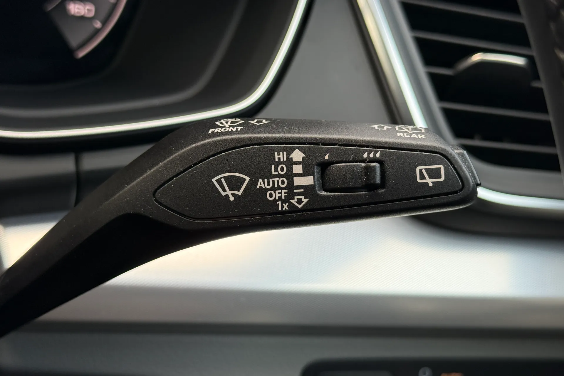 Audi Q5 thumbnail image number 15