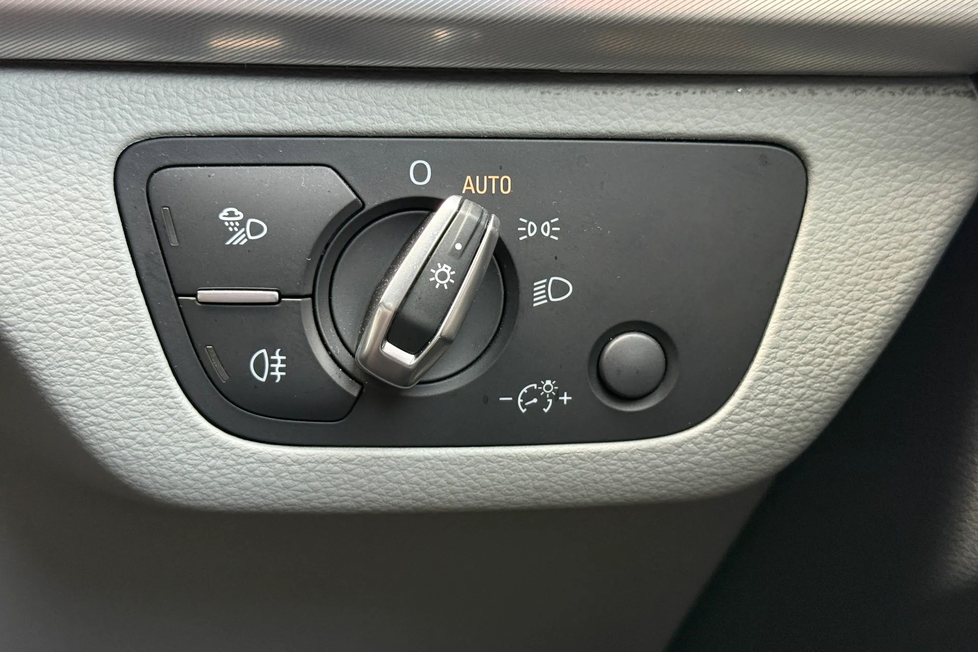 Audi Q5 thumbnail image number 16