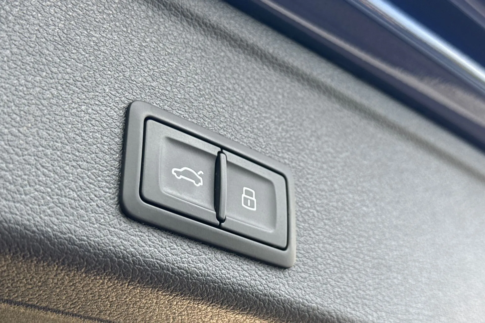 Audi A4 thumbnail image number 20