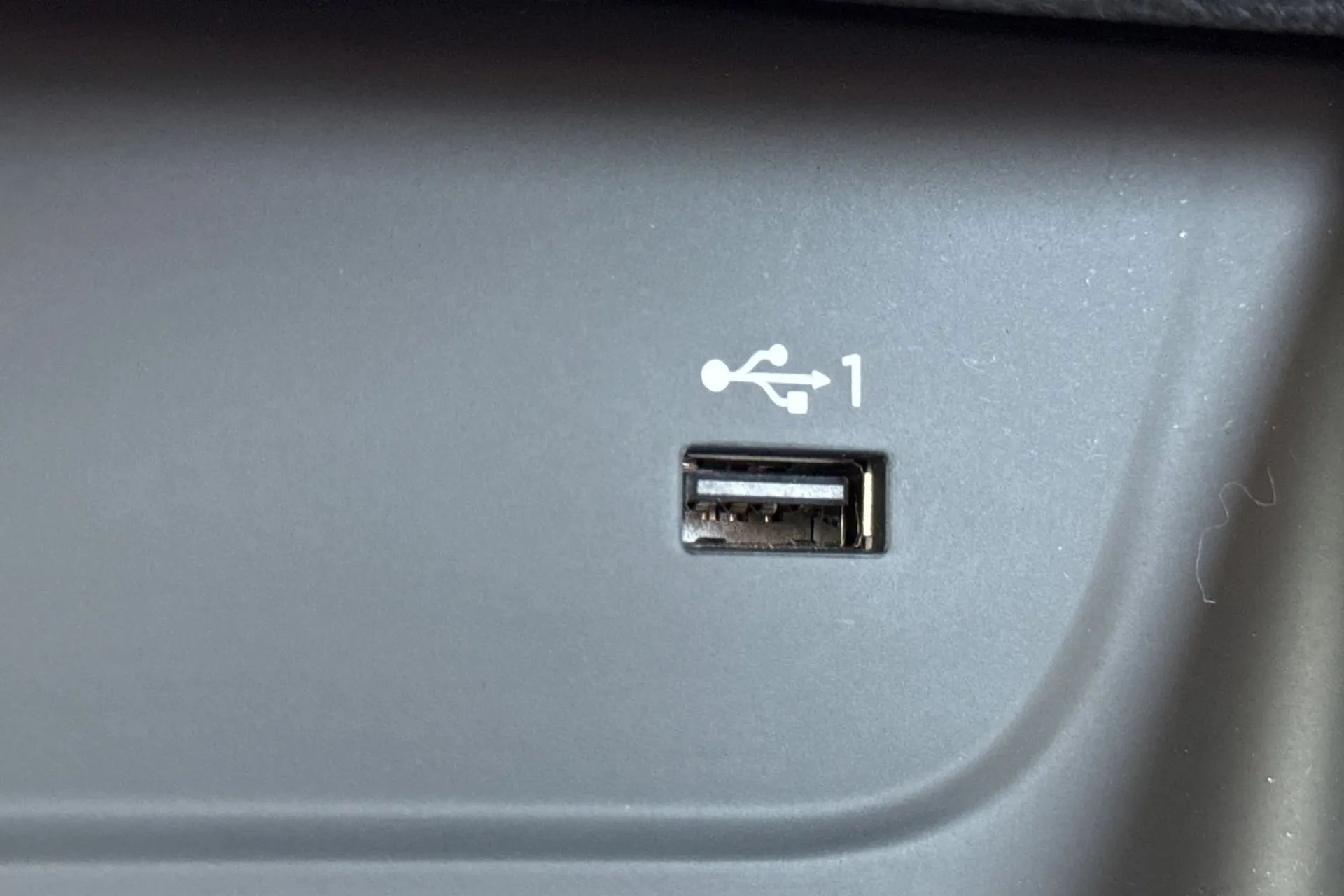 Audi A4 thumbnail image number 44