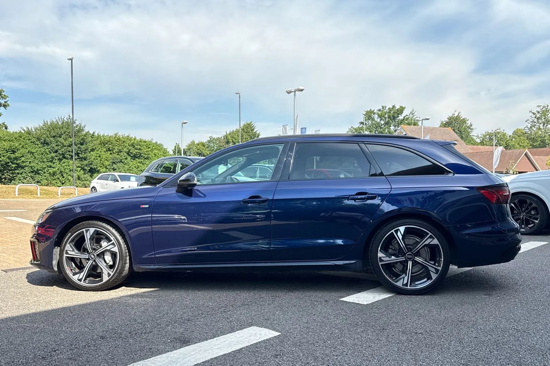 Audi A4 thumbnail image number 10