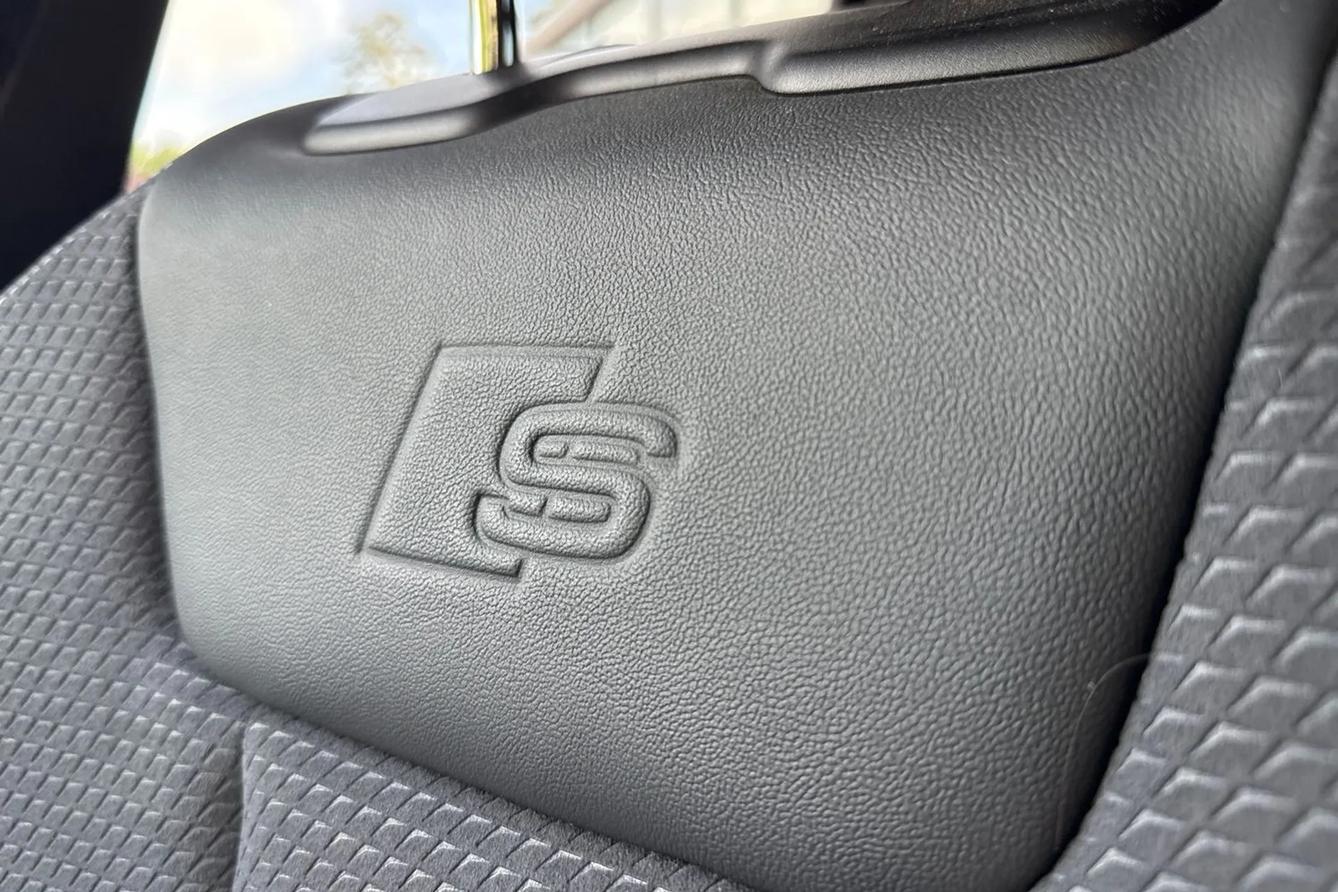 Audi A4 thumbnail image number 45