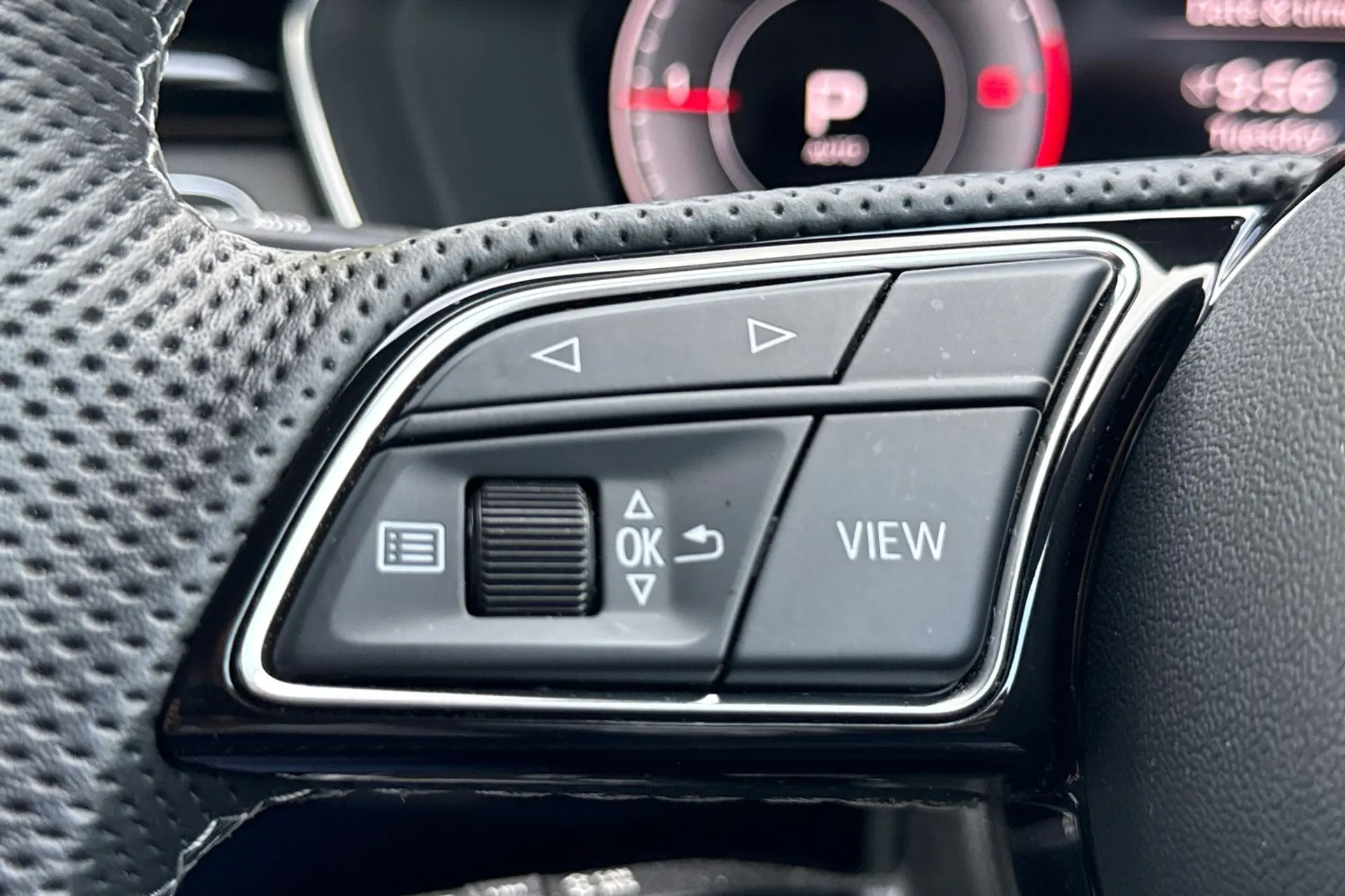 Audi A4 thumbnail image number 37