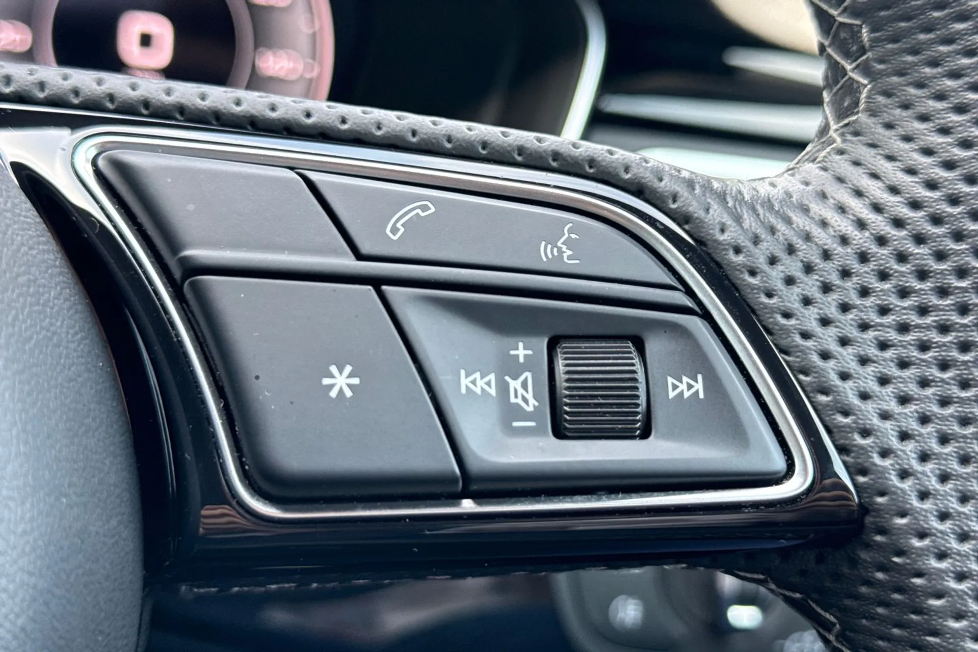 Audi A4 thumbnail image number 38