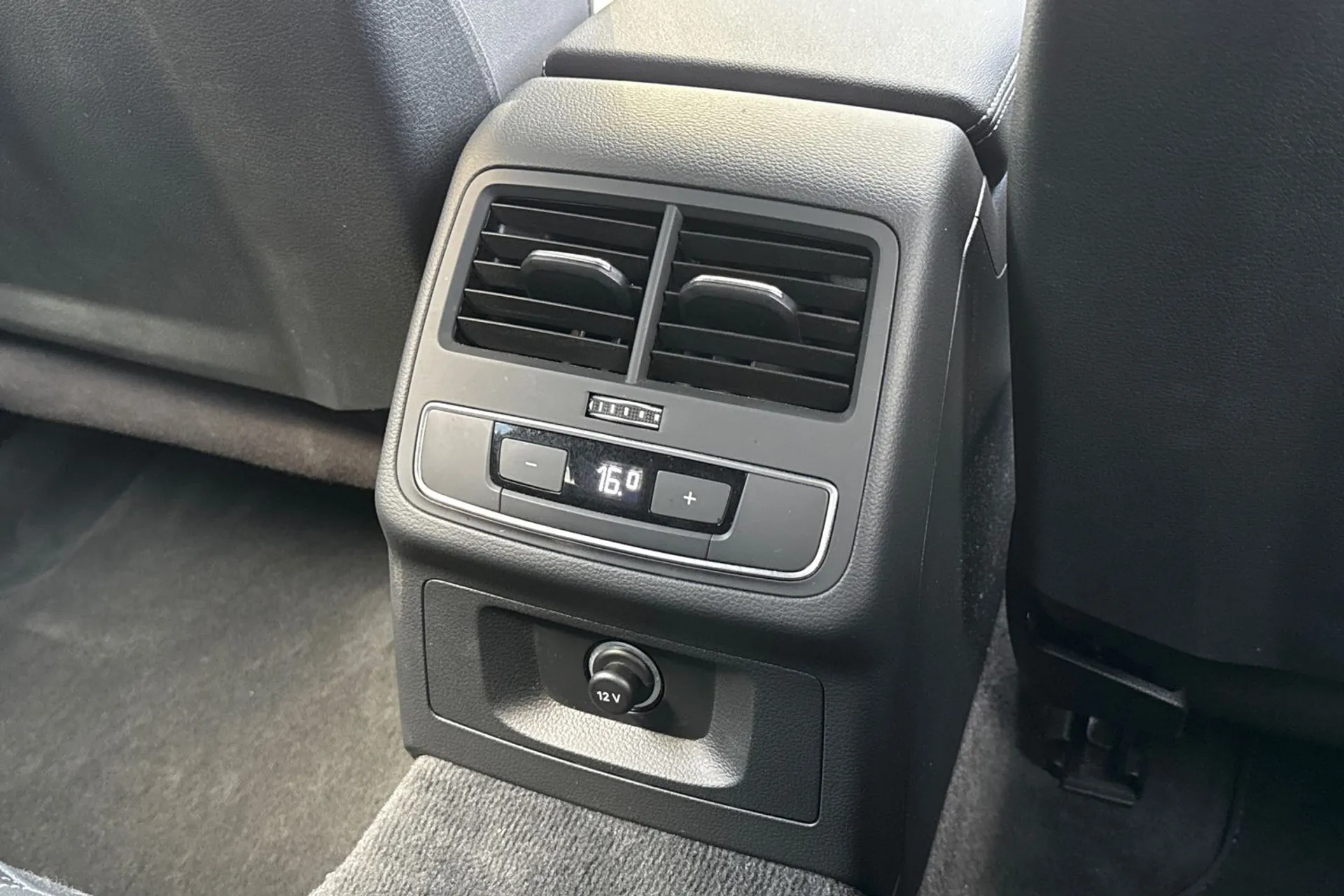 Audi A4 thumbnail image number 47
