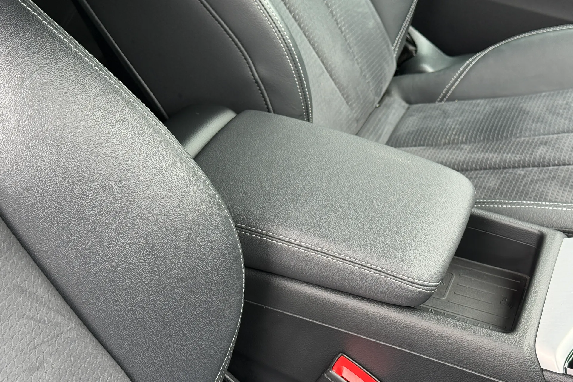 Audi A5 thumbnail image number 38