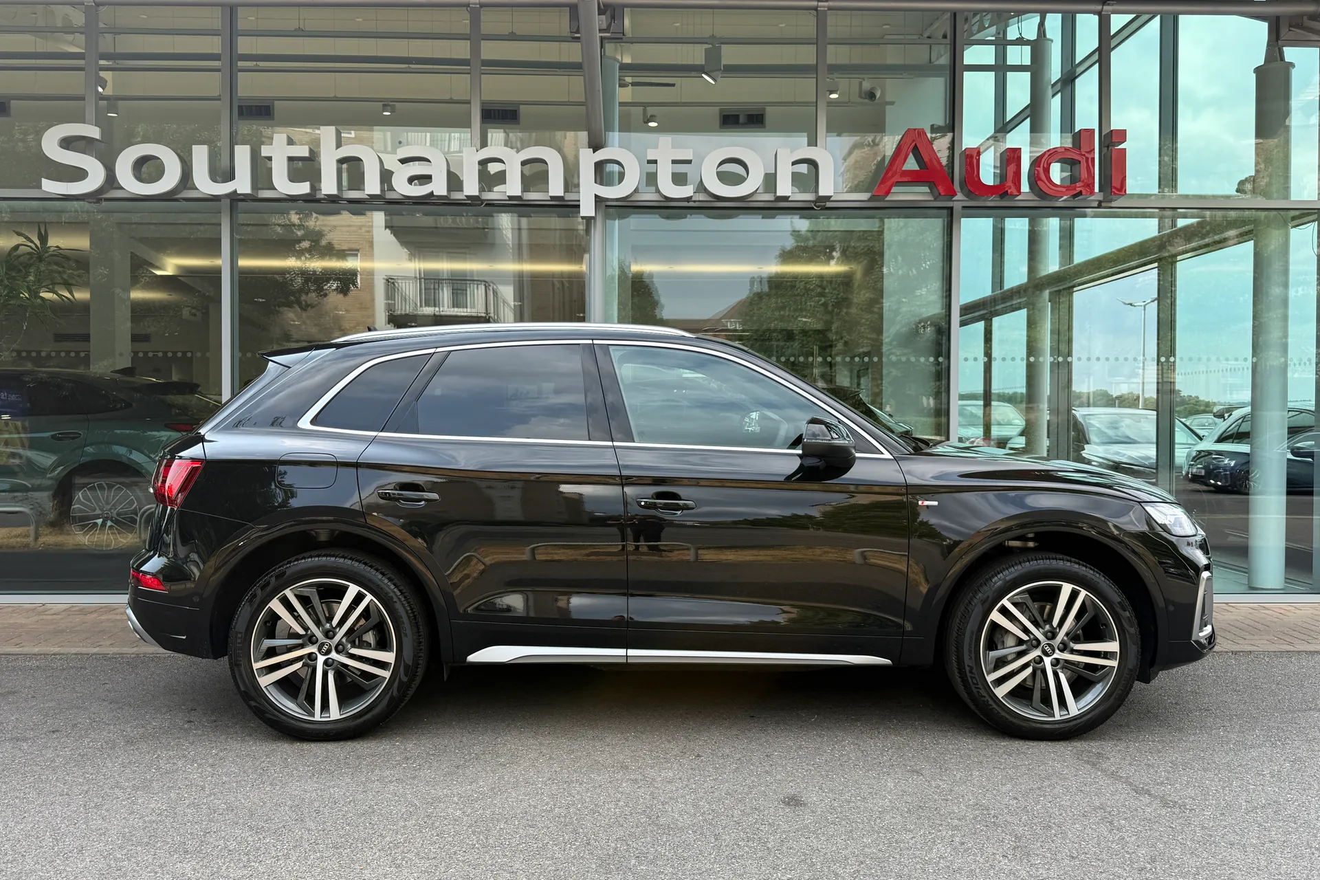 Audi Q5 thumbnail image number 4