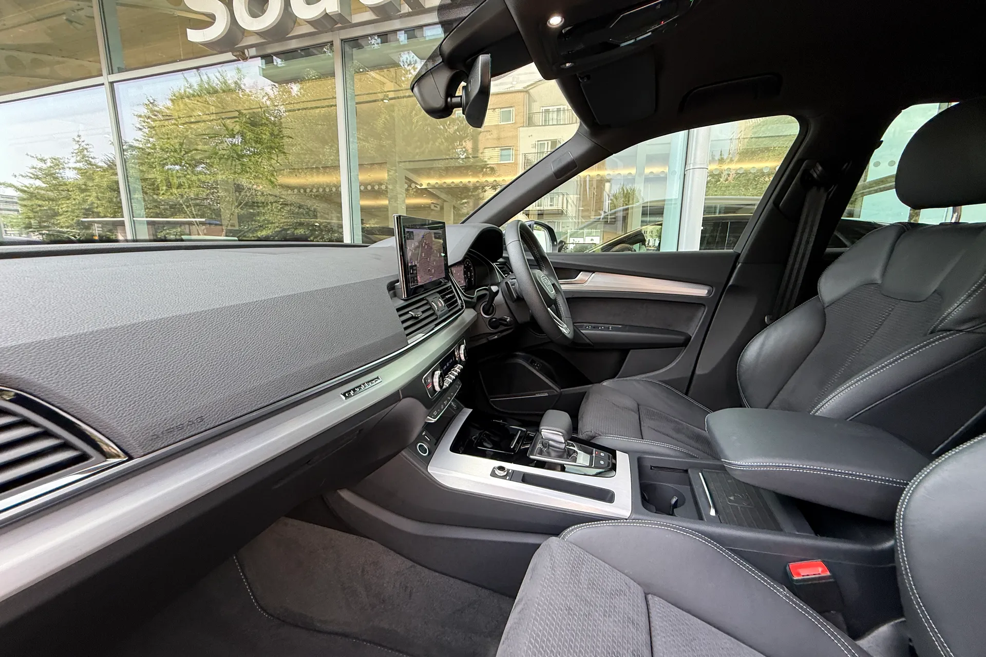Audi Q5 thumbnail image number 2