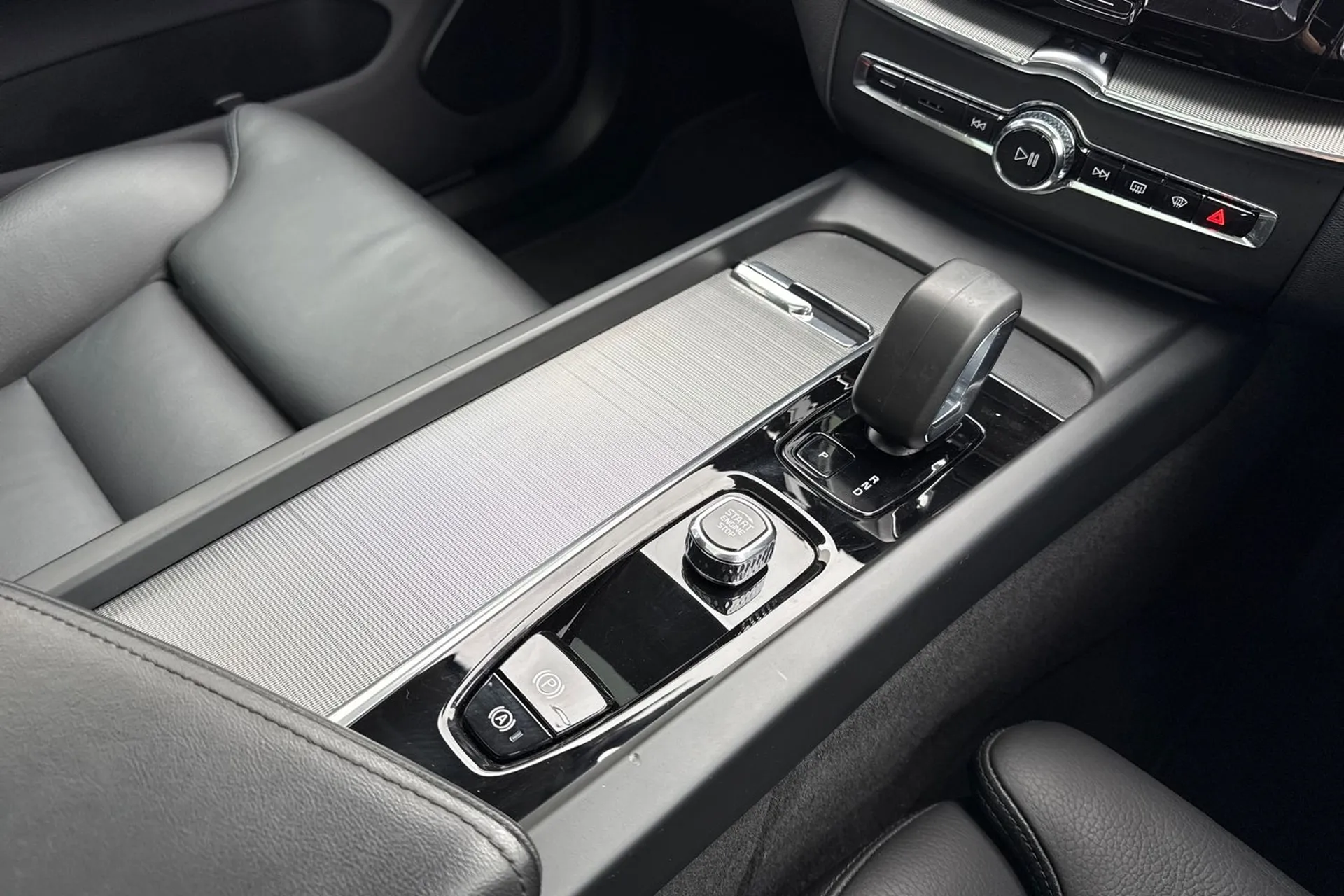 Volvo XC60 thumbnail image number 44