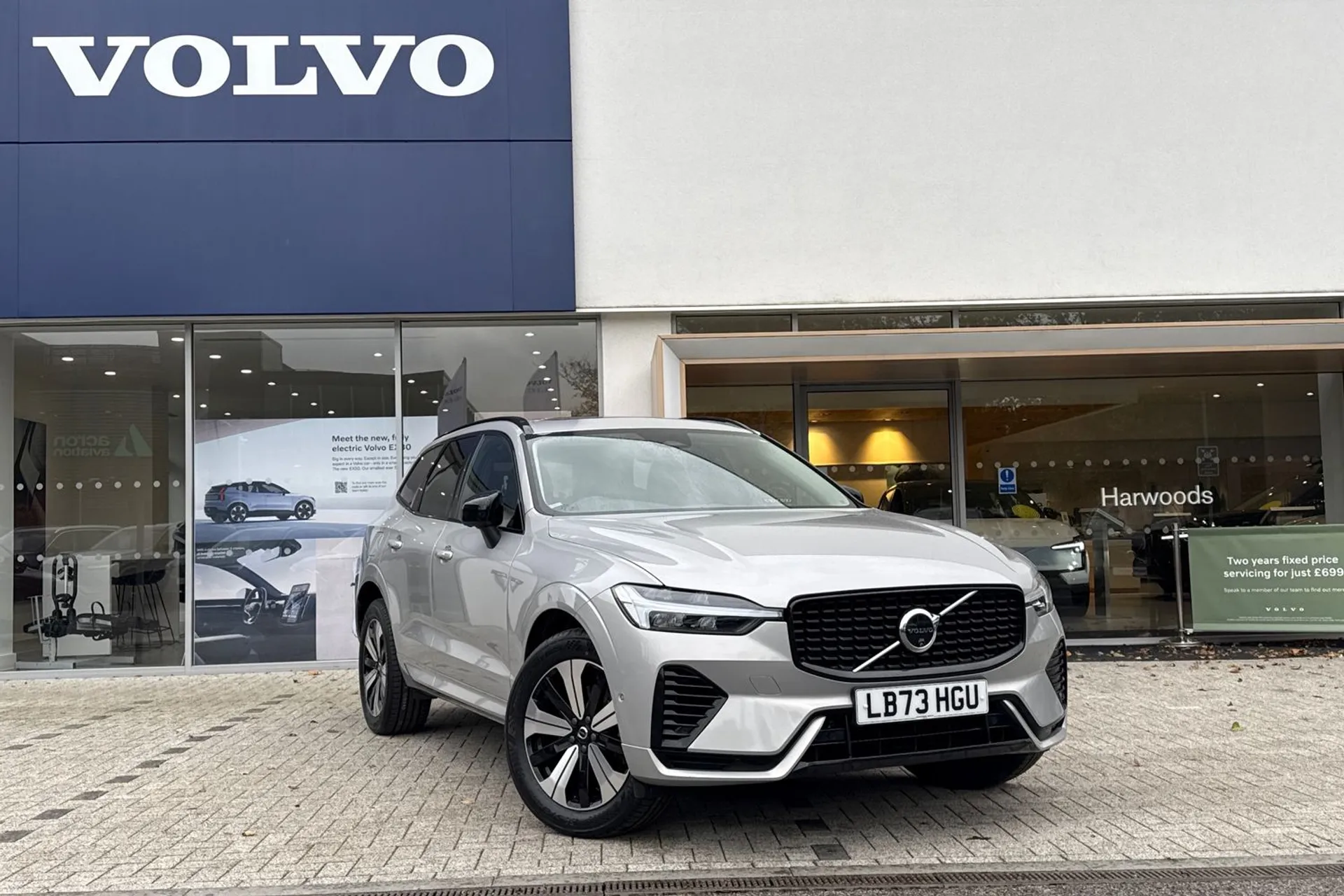 Volvo XC60 focused image