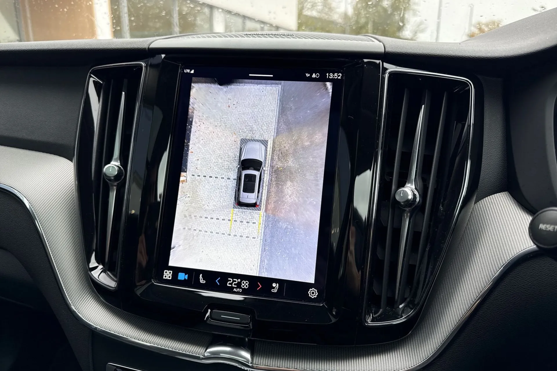 Volvo XC60 thumbnail image number 4