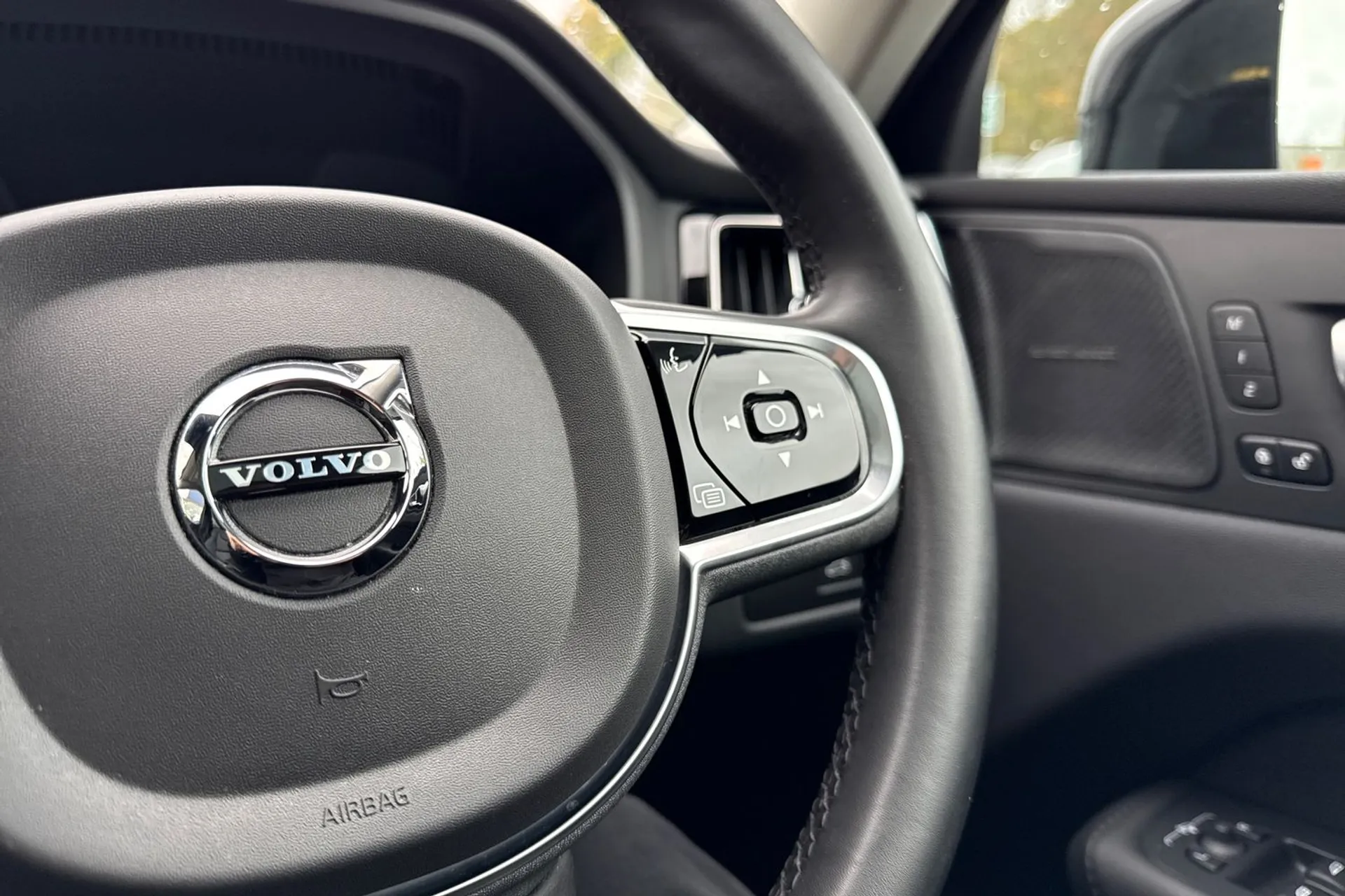 Volvo XC60 thumbnail image number 38