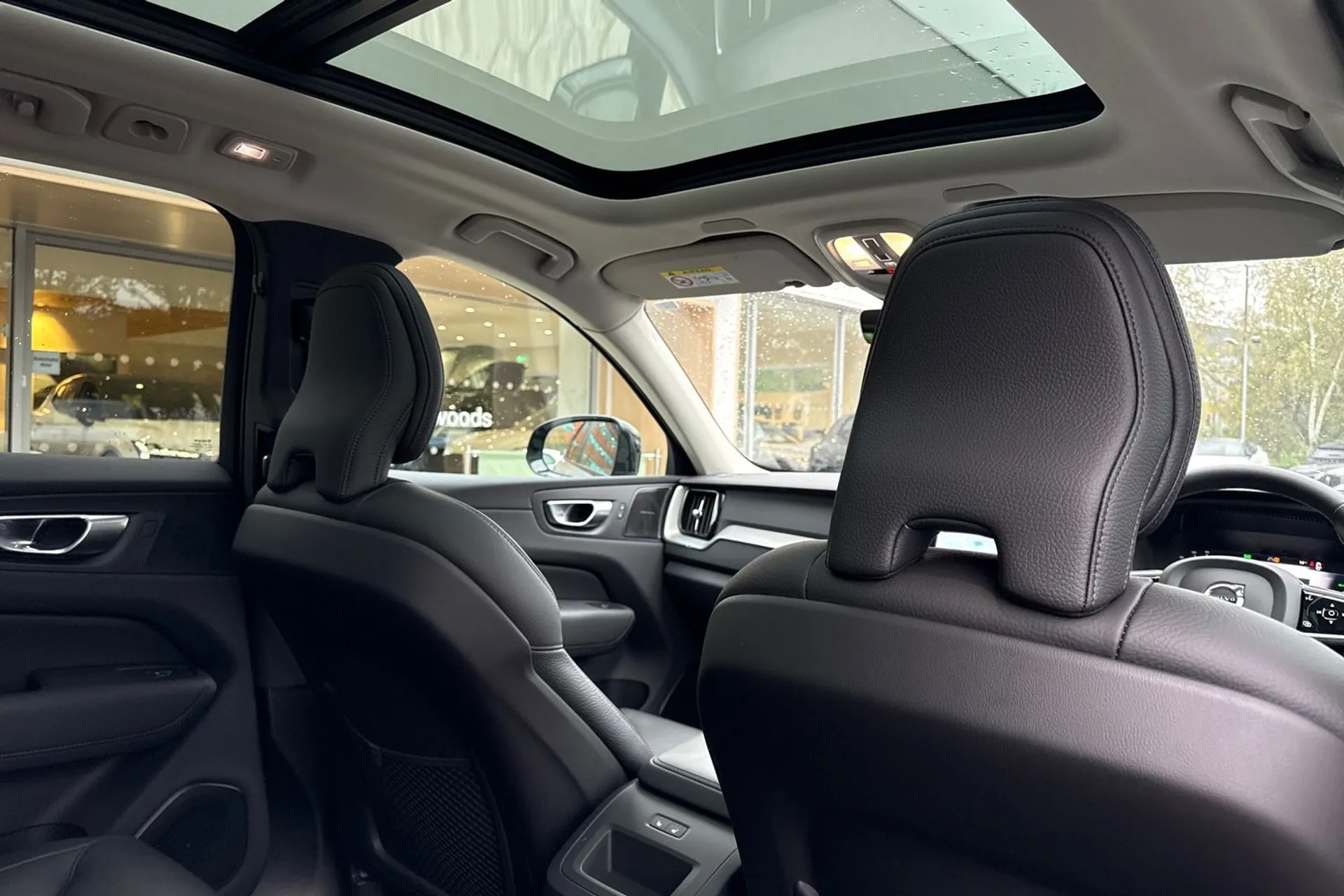 Volvo XC60 thumbnail image number 24