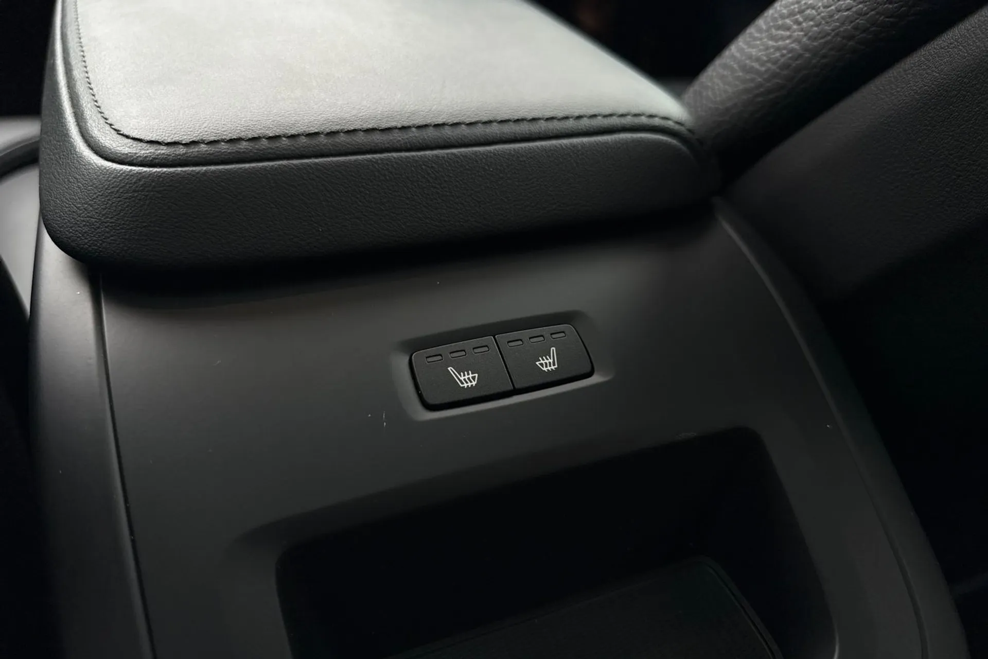 Volvo XC60 thumbnail image number 32