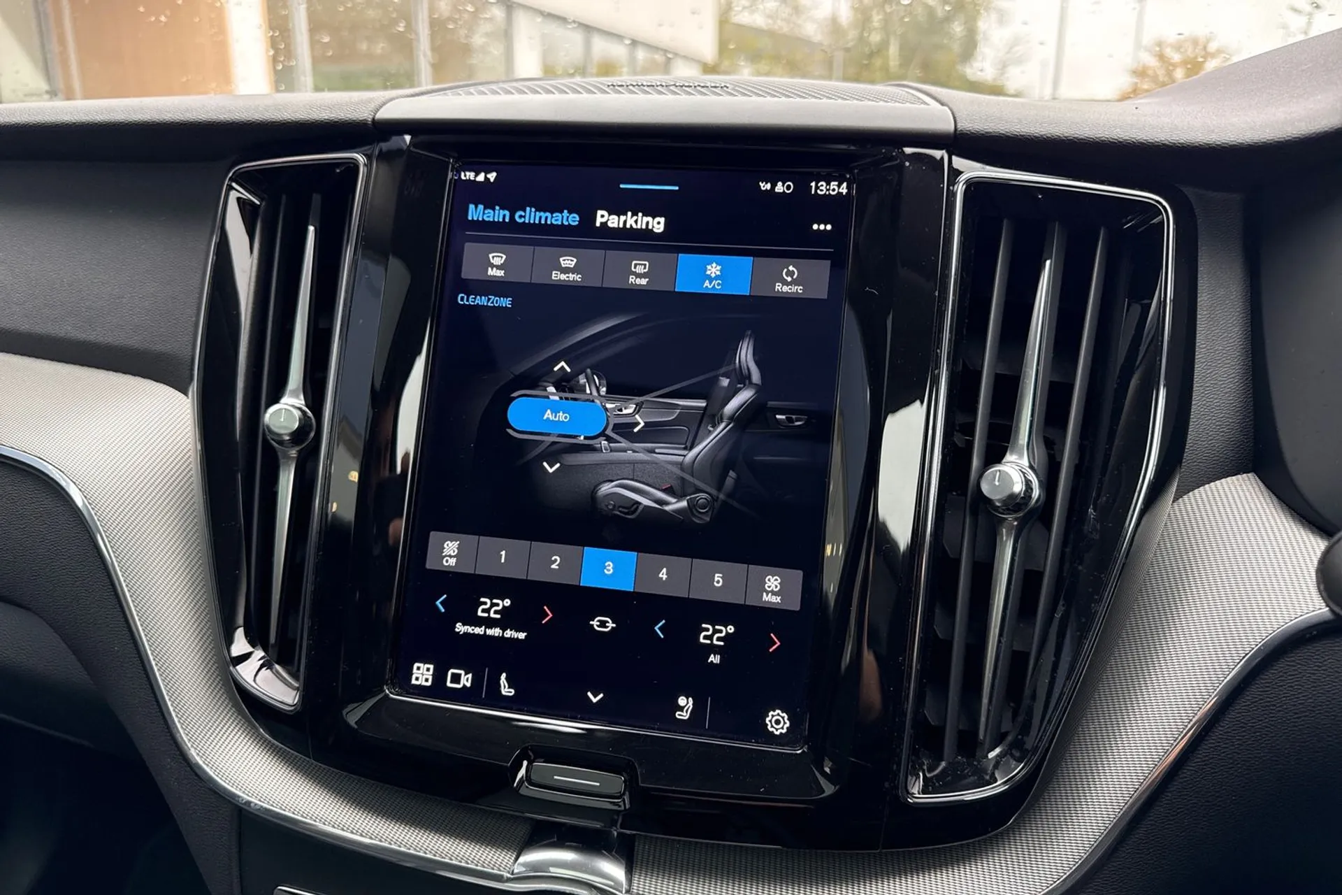 Volvo XC60 thumbnail image number 40