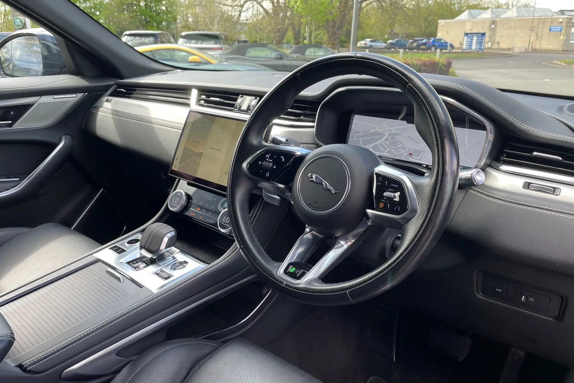 Jaguar F-PACE thumbnail image number 29