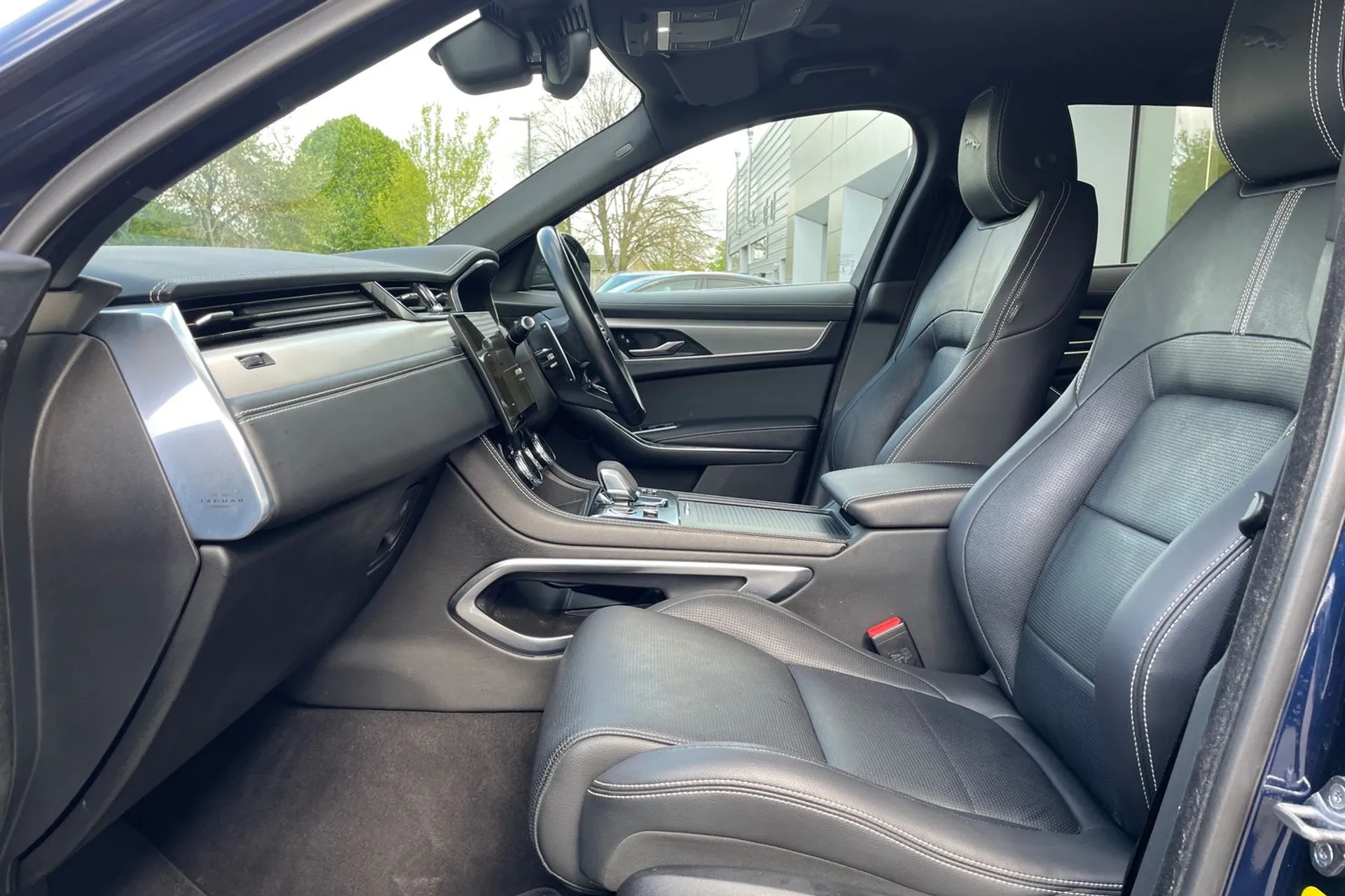 Jaguar F-PACE thumbnail image number 10