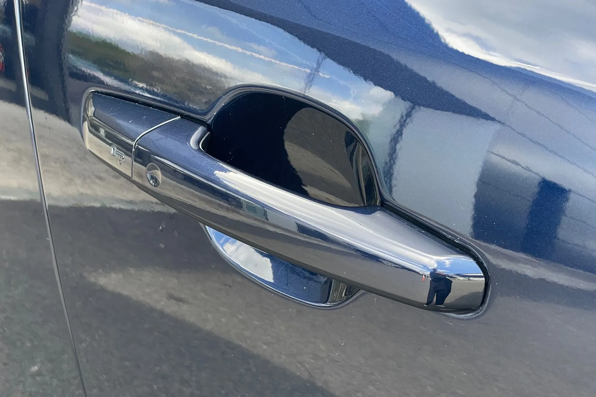 Jaguar F-PACE thumbnail image number 33