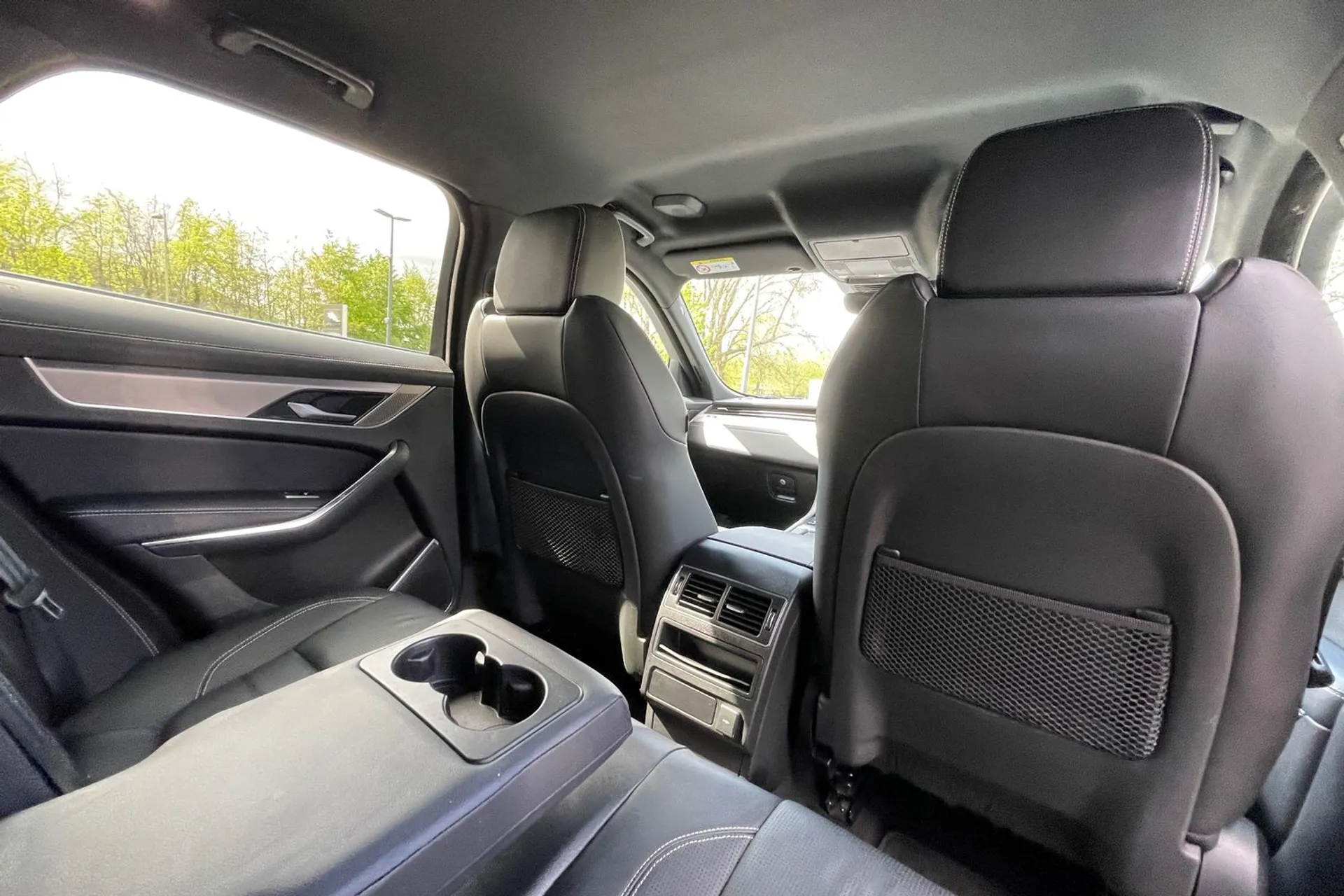 Jaguar F-PACE thumbnail image number 40